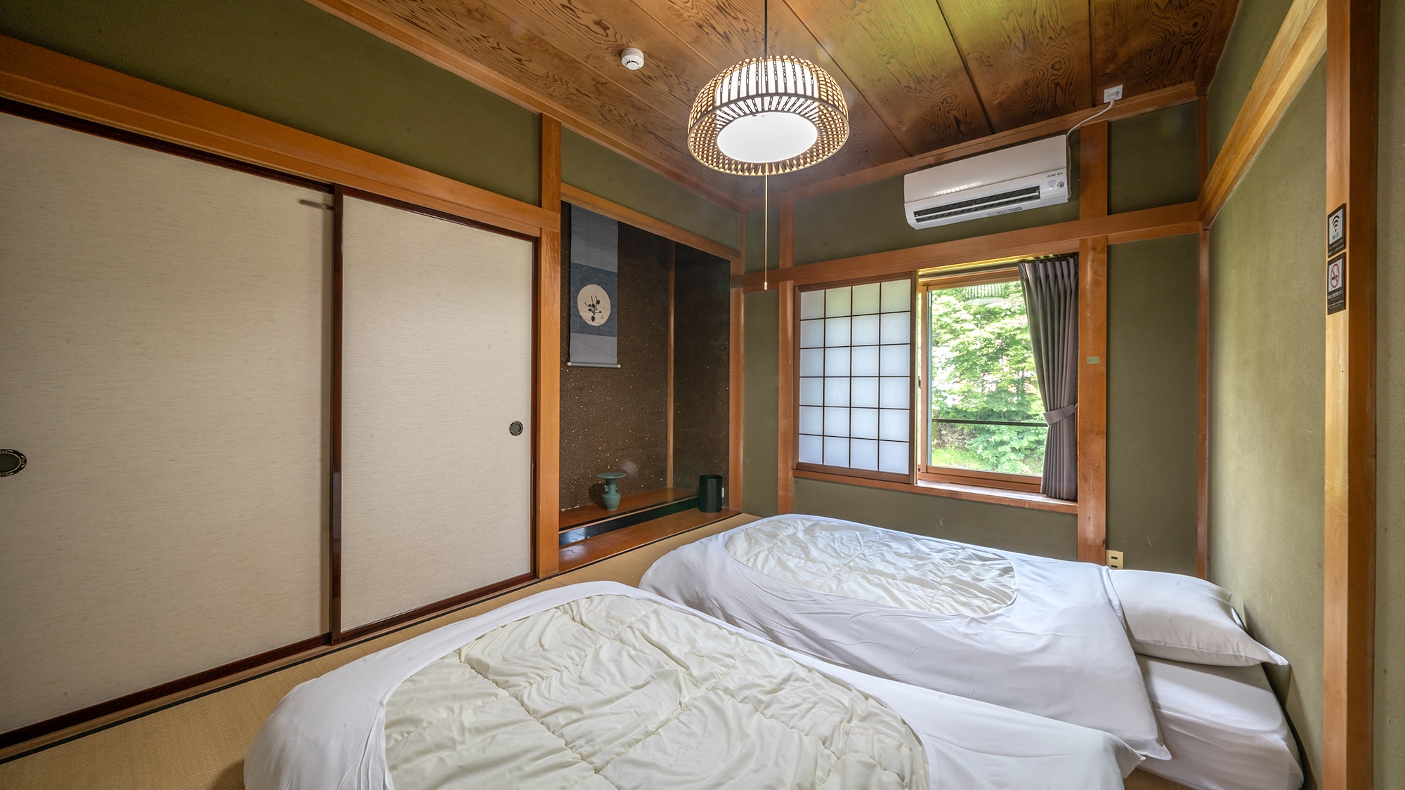 Kamar tidur di lantai pertama (2 tempat tidur single)