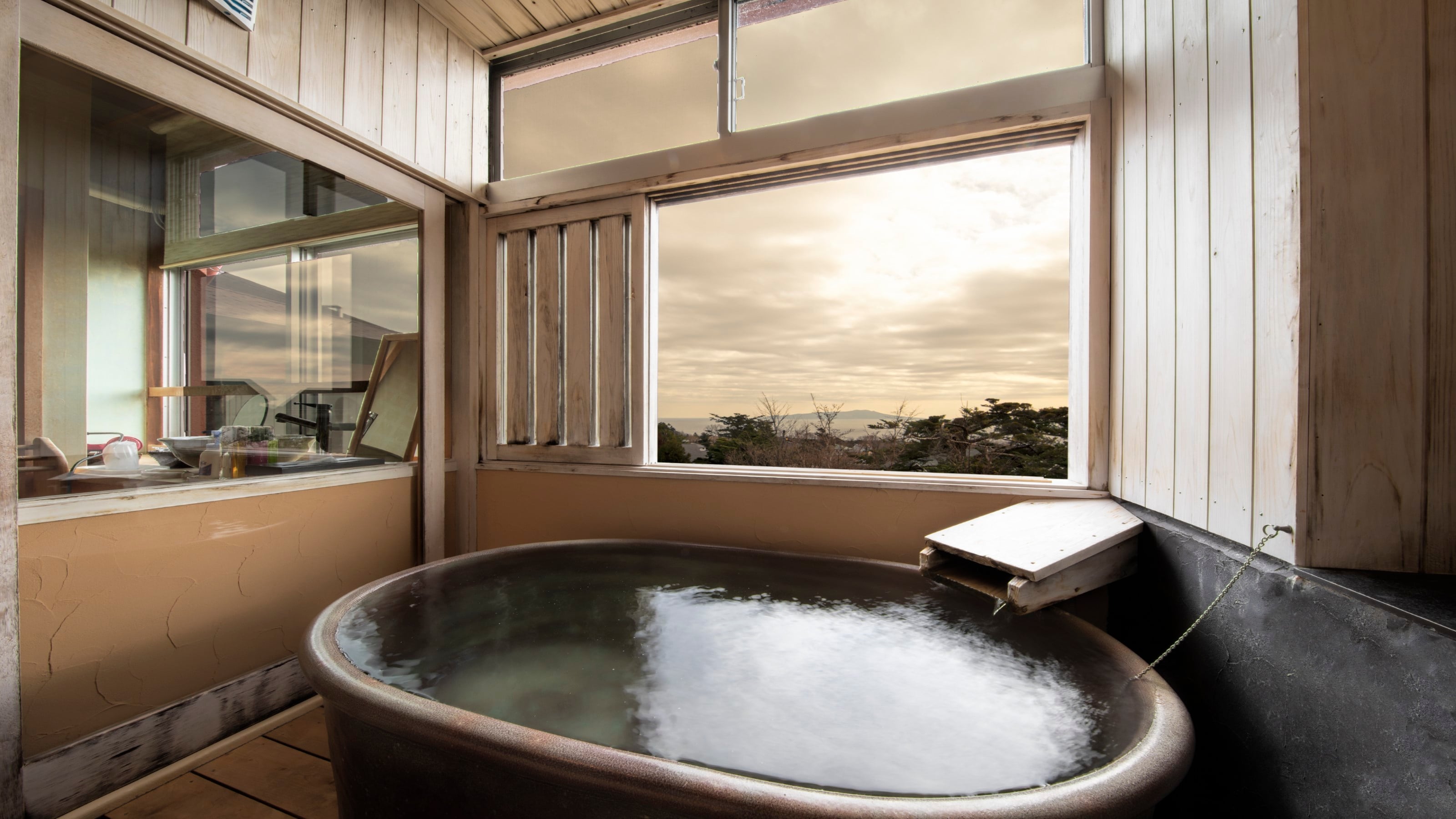 Japanese-style room with 8 tatami mats, with open-air bath, non-smoking room, Shirata
