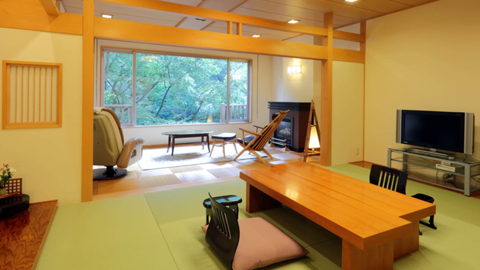 [Room with flooring living room] Japanese 10 tatami mat + bamboo flooring 8 tatami living room + DVD