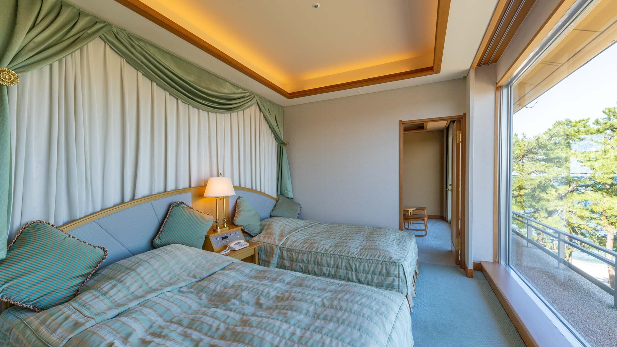[Room with open-air hot spring bath] Corner room with bed