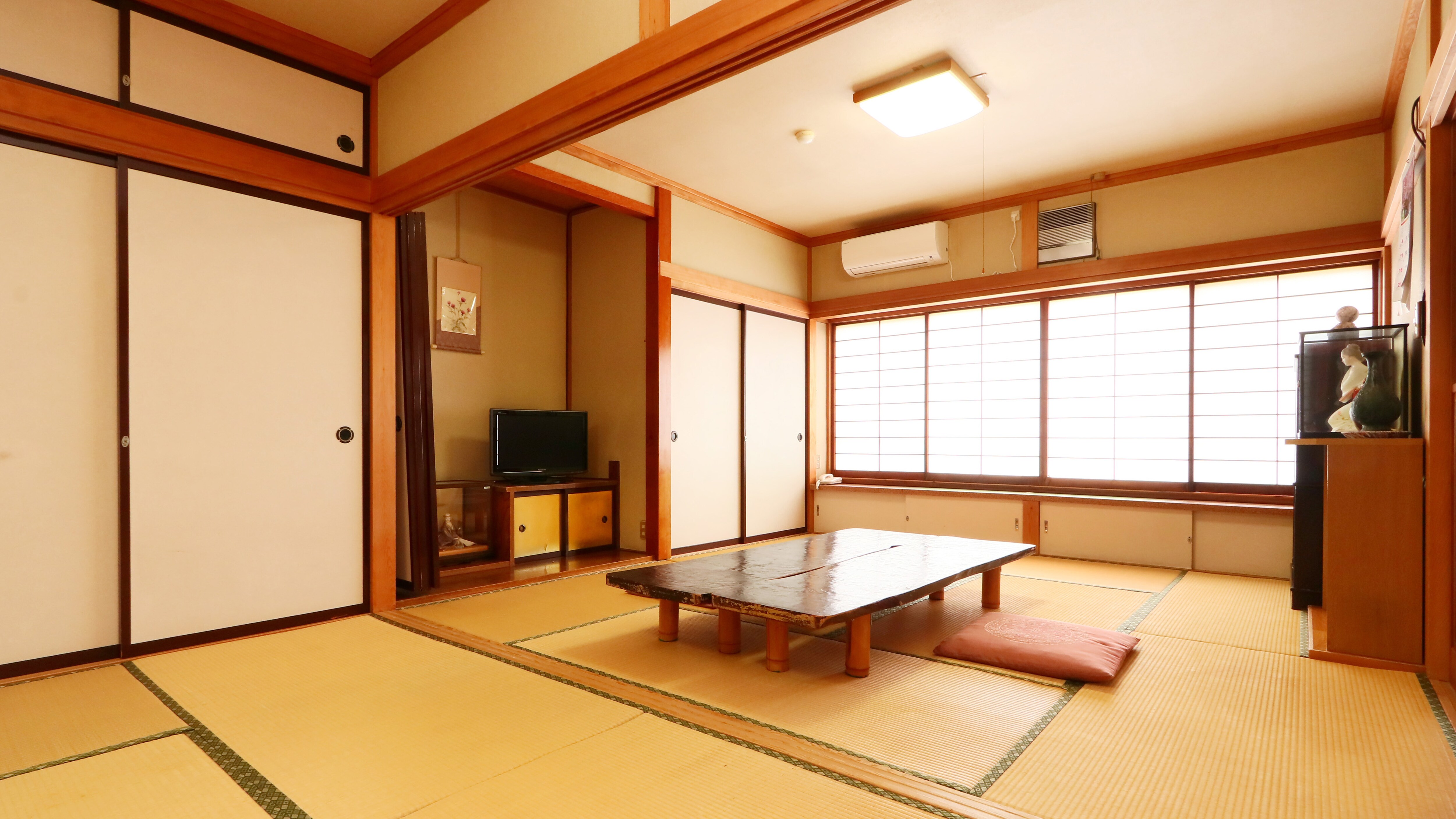 Two 8+8 tatami mat rooms - no adjacent rooms so you can sleep without worrying
