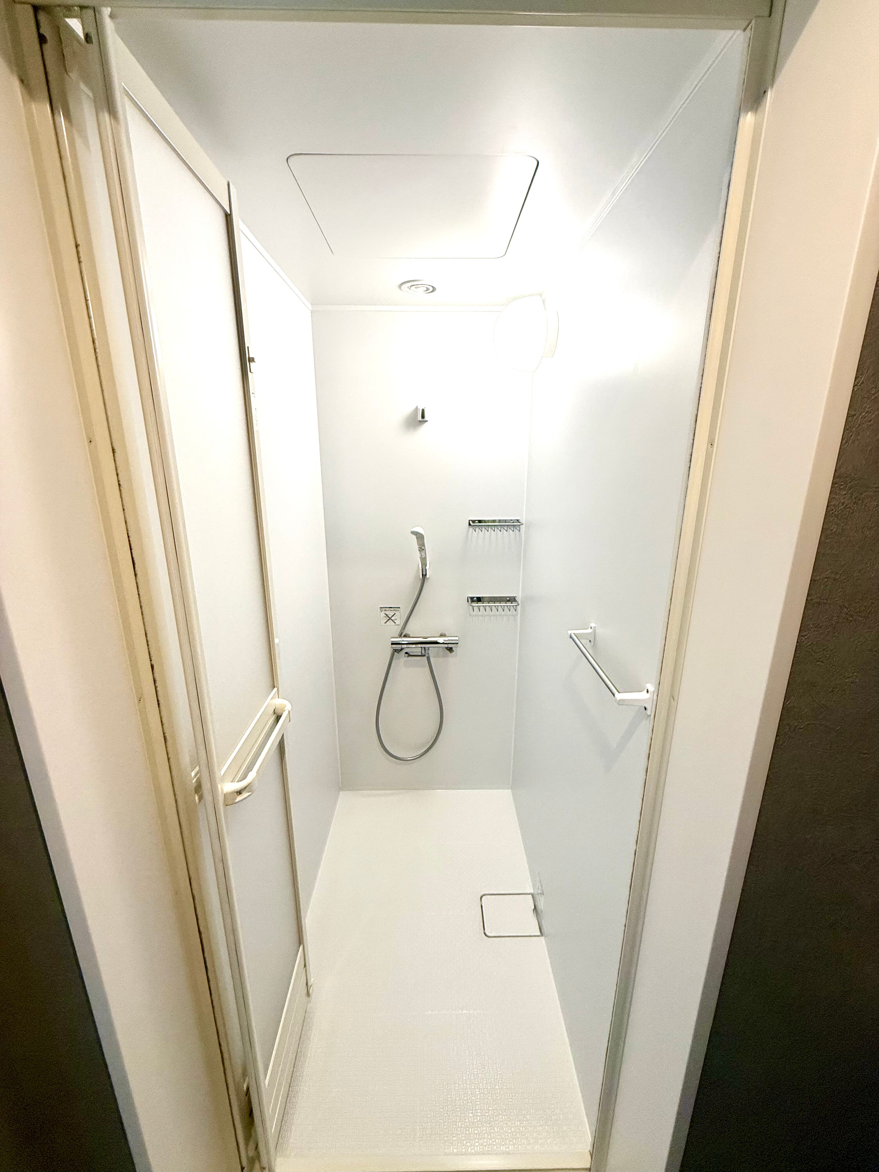 Shower room_Superior twin room