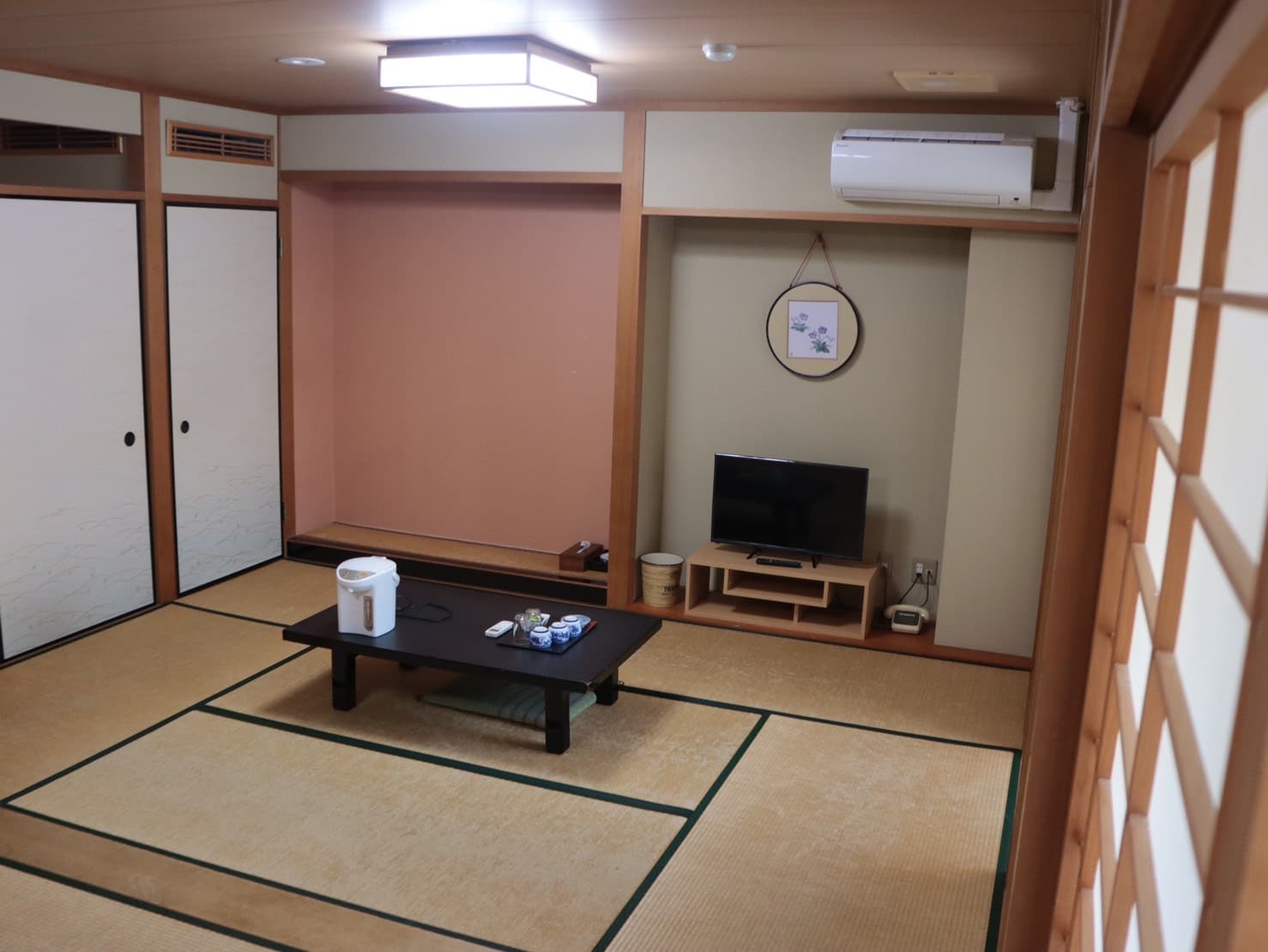 ■Japanese-style room■Station side 12 tatami mats