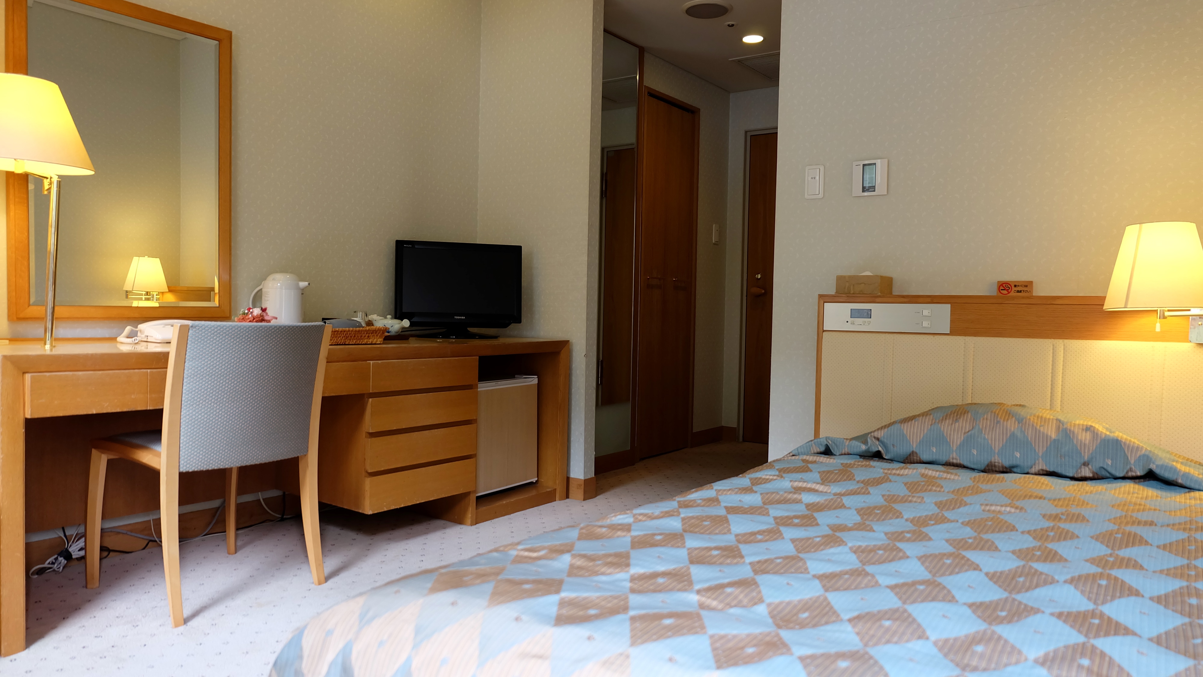 Western-style single room (11.2㎡) ◆ There is no view from the room, but it is a popular room for traveling alone.