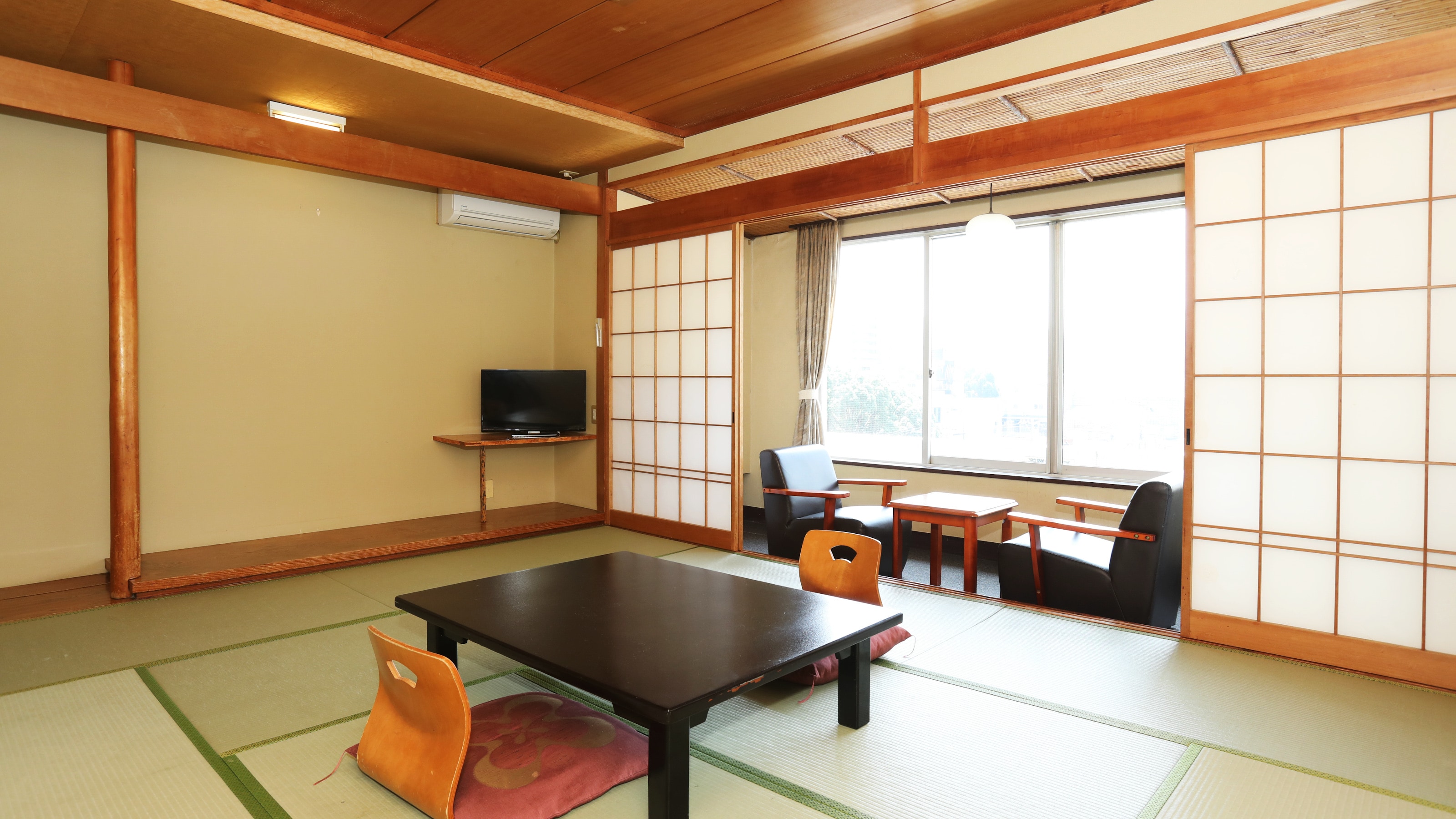 Example of a 10 tatami Japanese-style room with outdoor bath