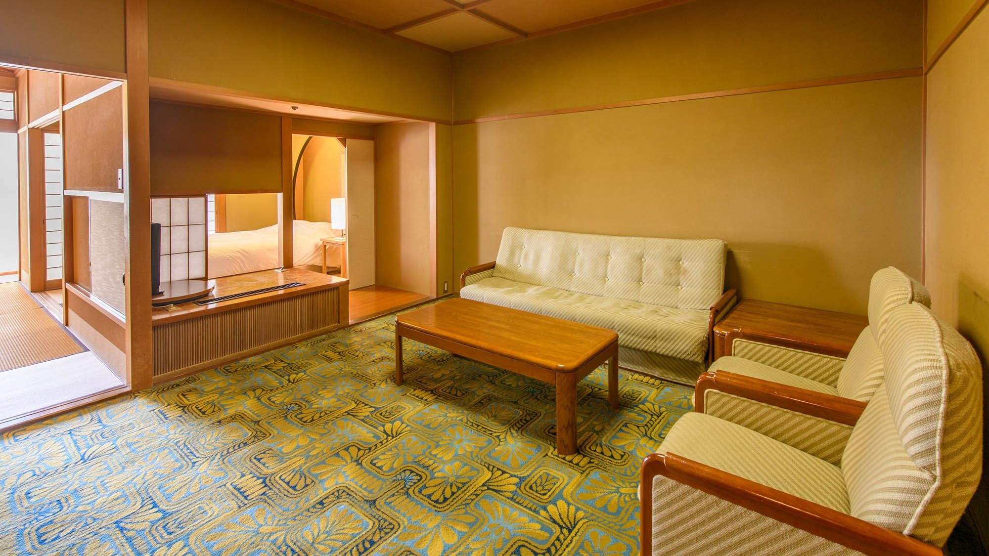 【가을관・일본식실】10 첩화실+퀸 사이즈 침대+리빙