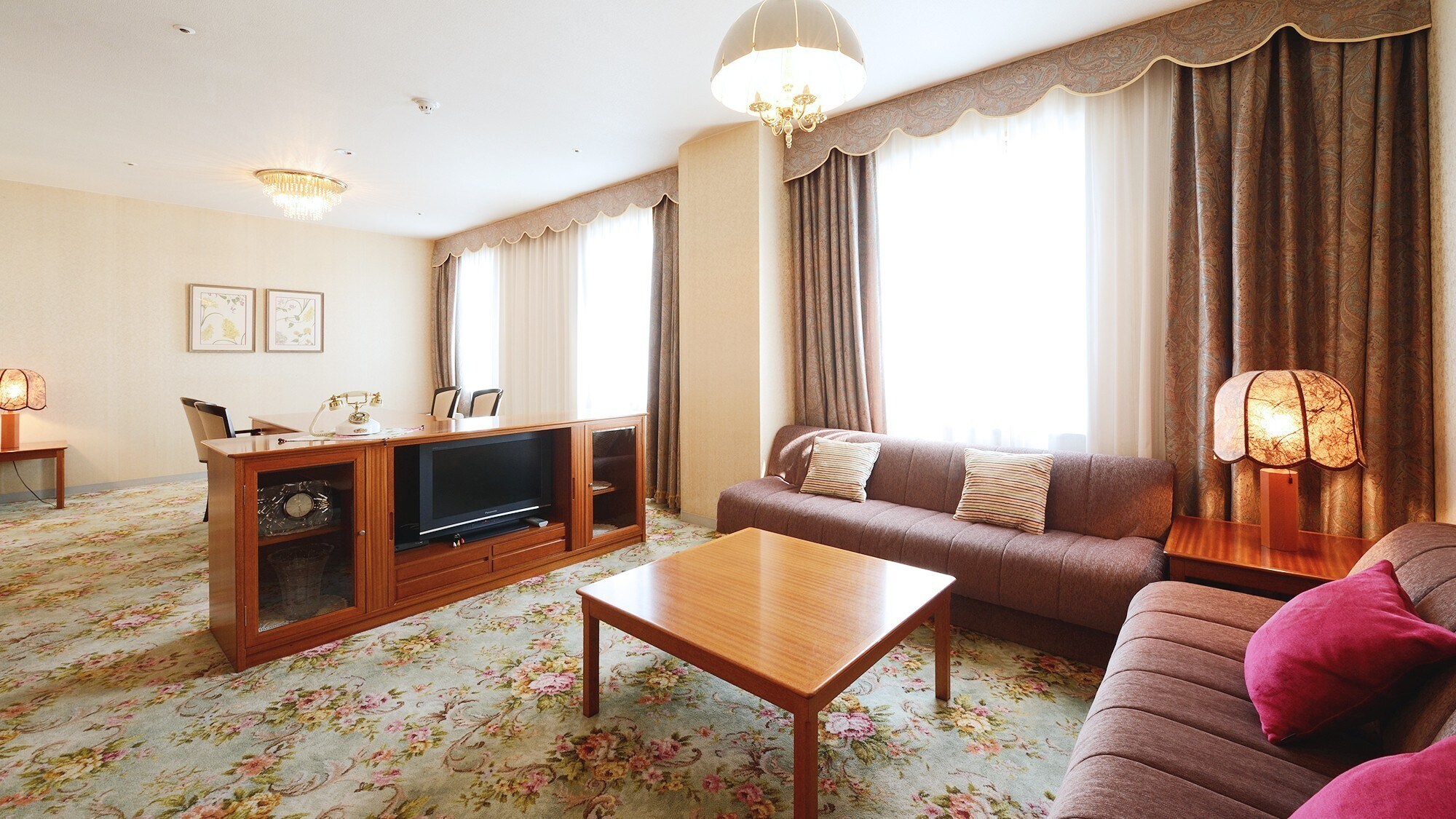 ● Suite room/living room