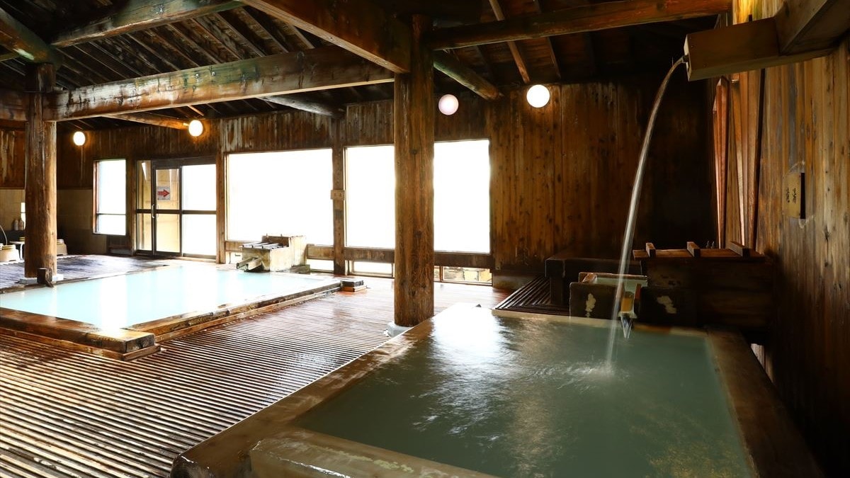 Large communal bath "longevity hot water"