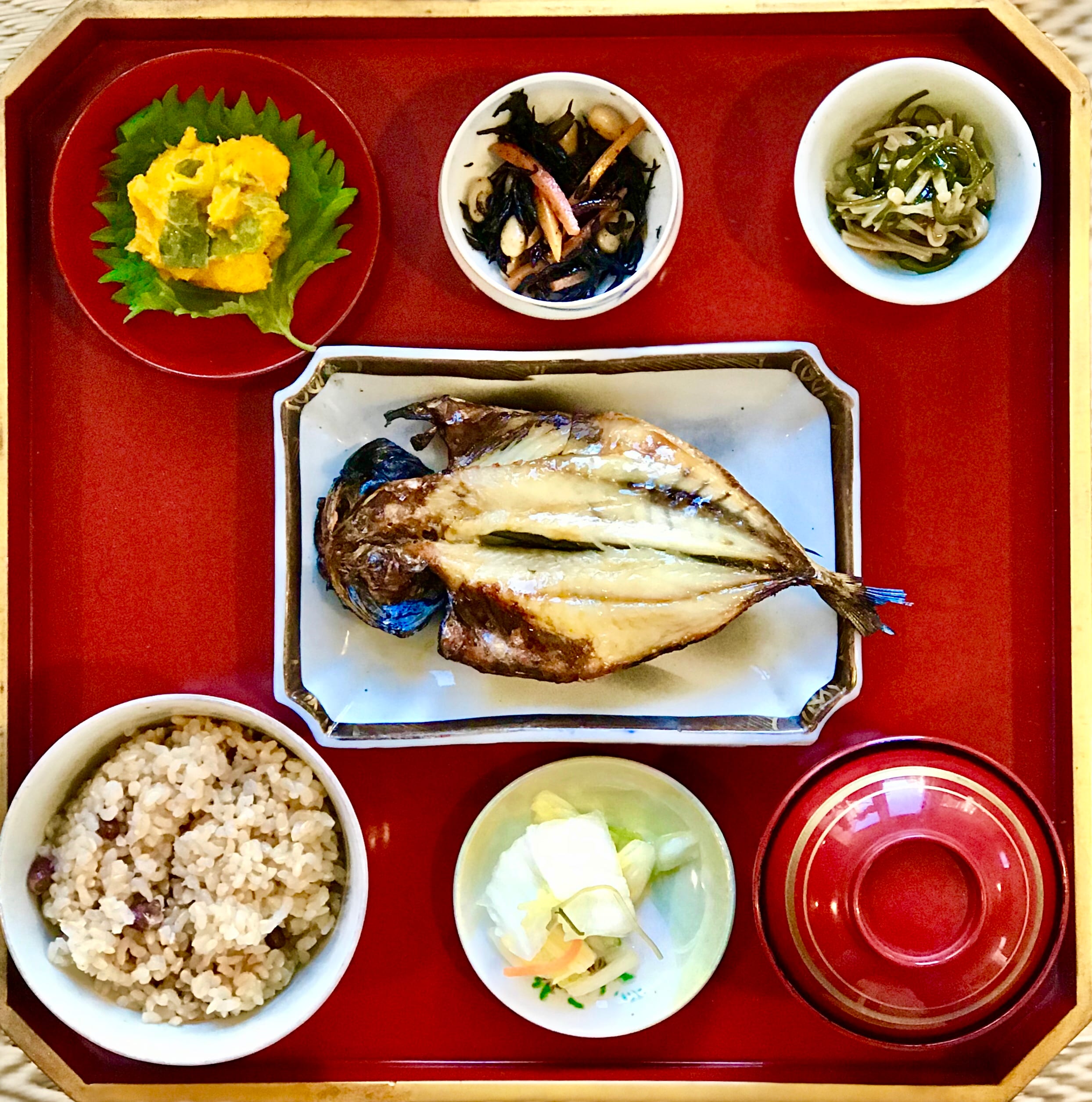 Grilled fish set meal