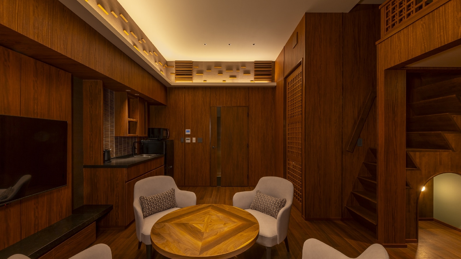 [Front House Premium Suite]