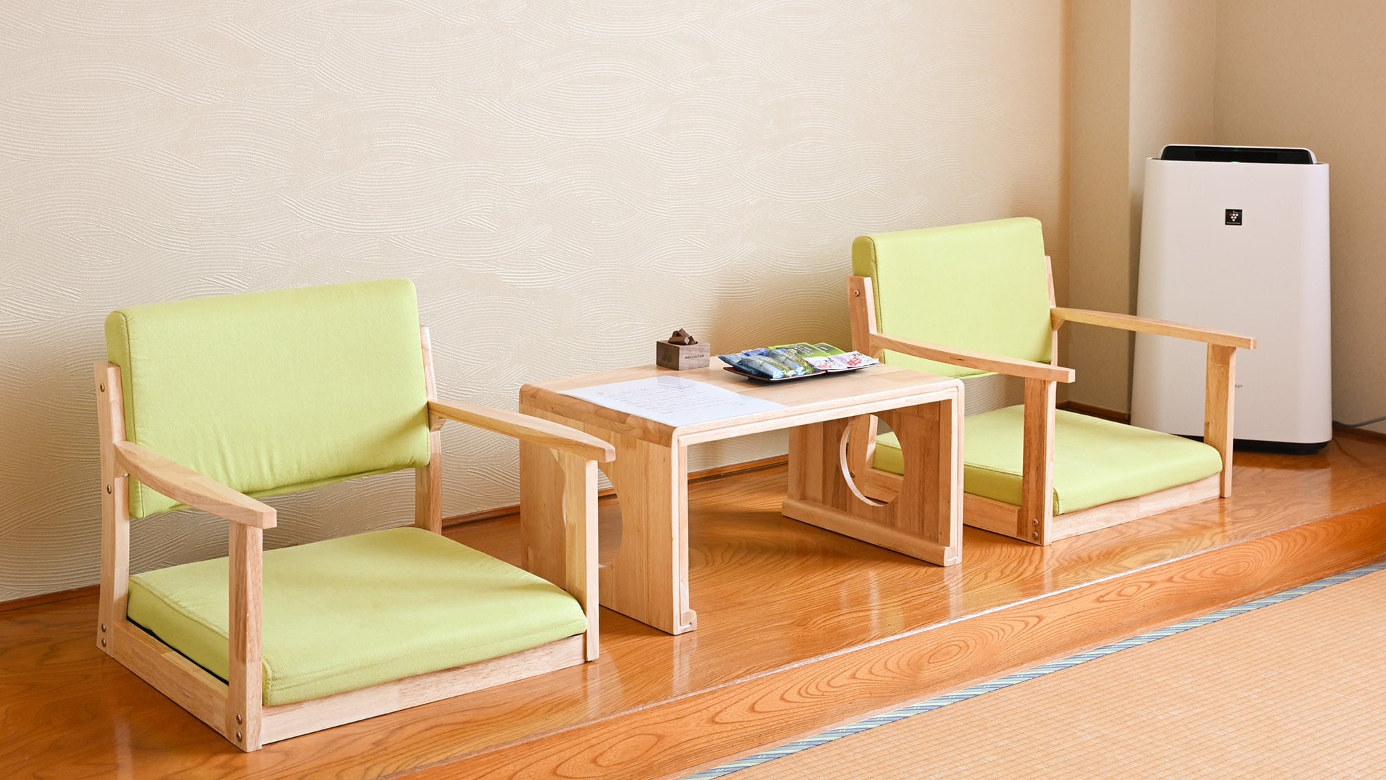 ・【Kamar Jepang-Barat lantai 2 (dengan toilet)】Setelah check in, istirahatlah dengan teh dan manisan