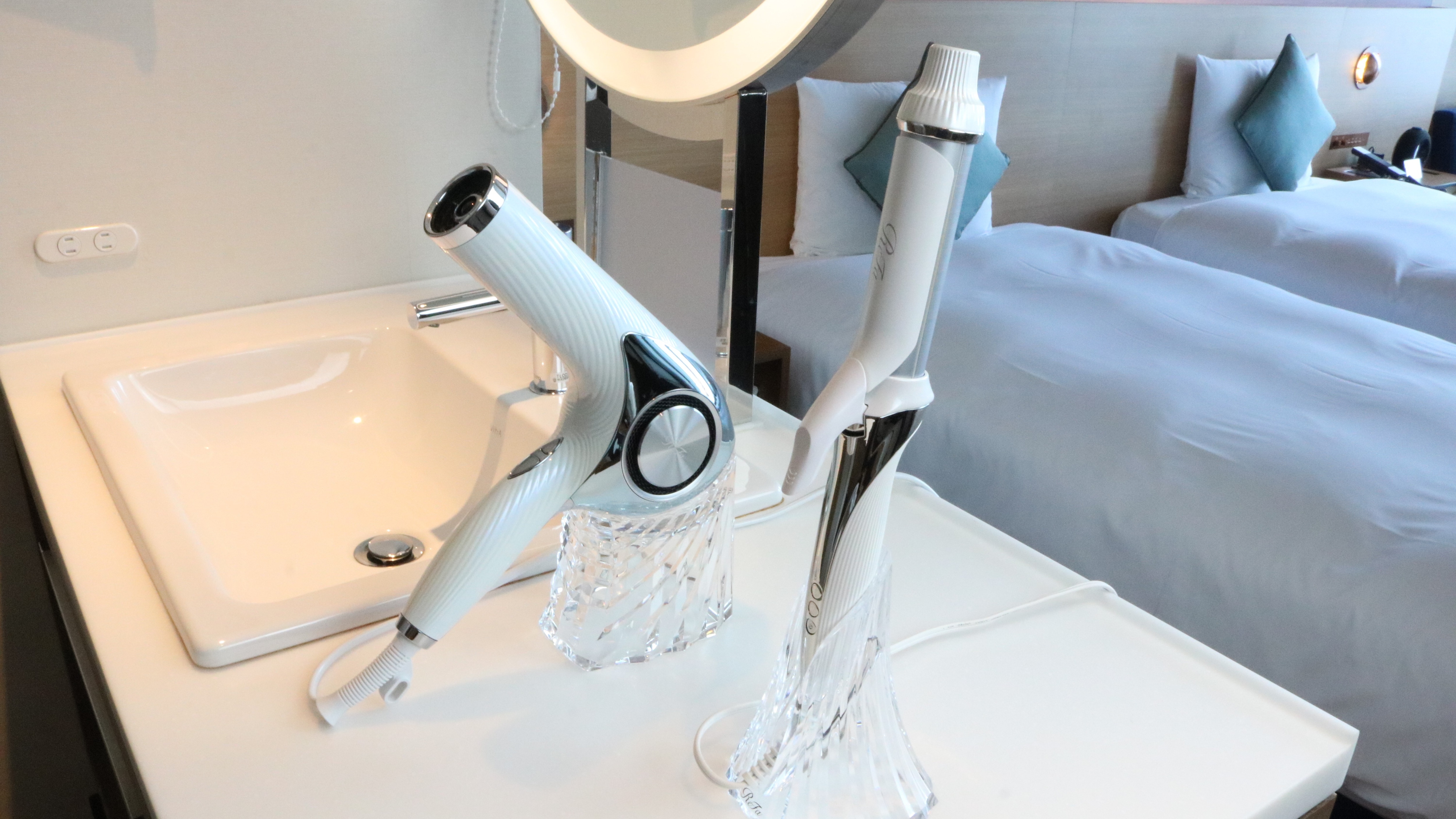 Máy sấy Refa Beautech Pro, Bàn là thẳng