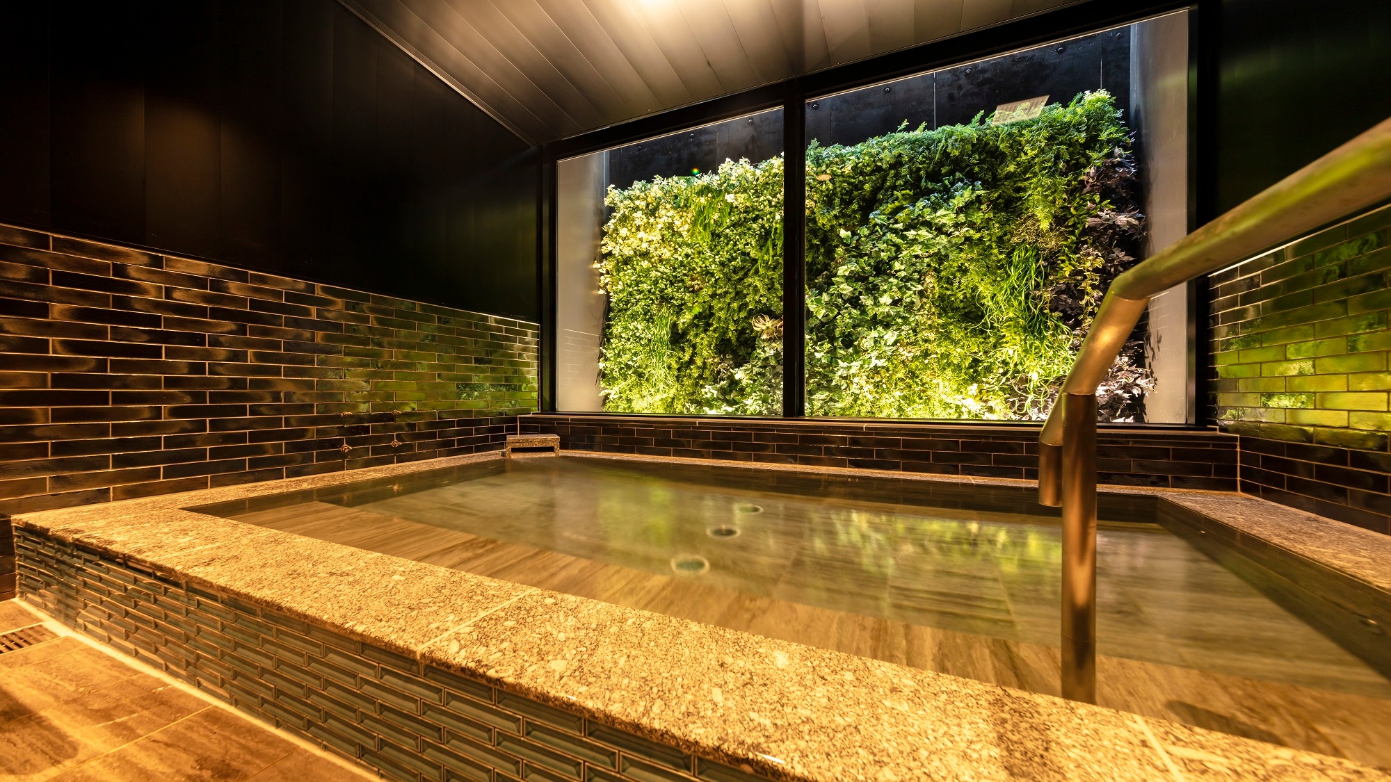 ★ Large communal bath ②