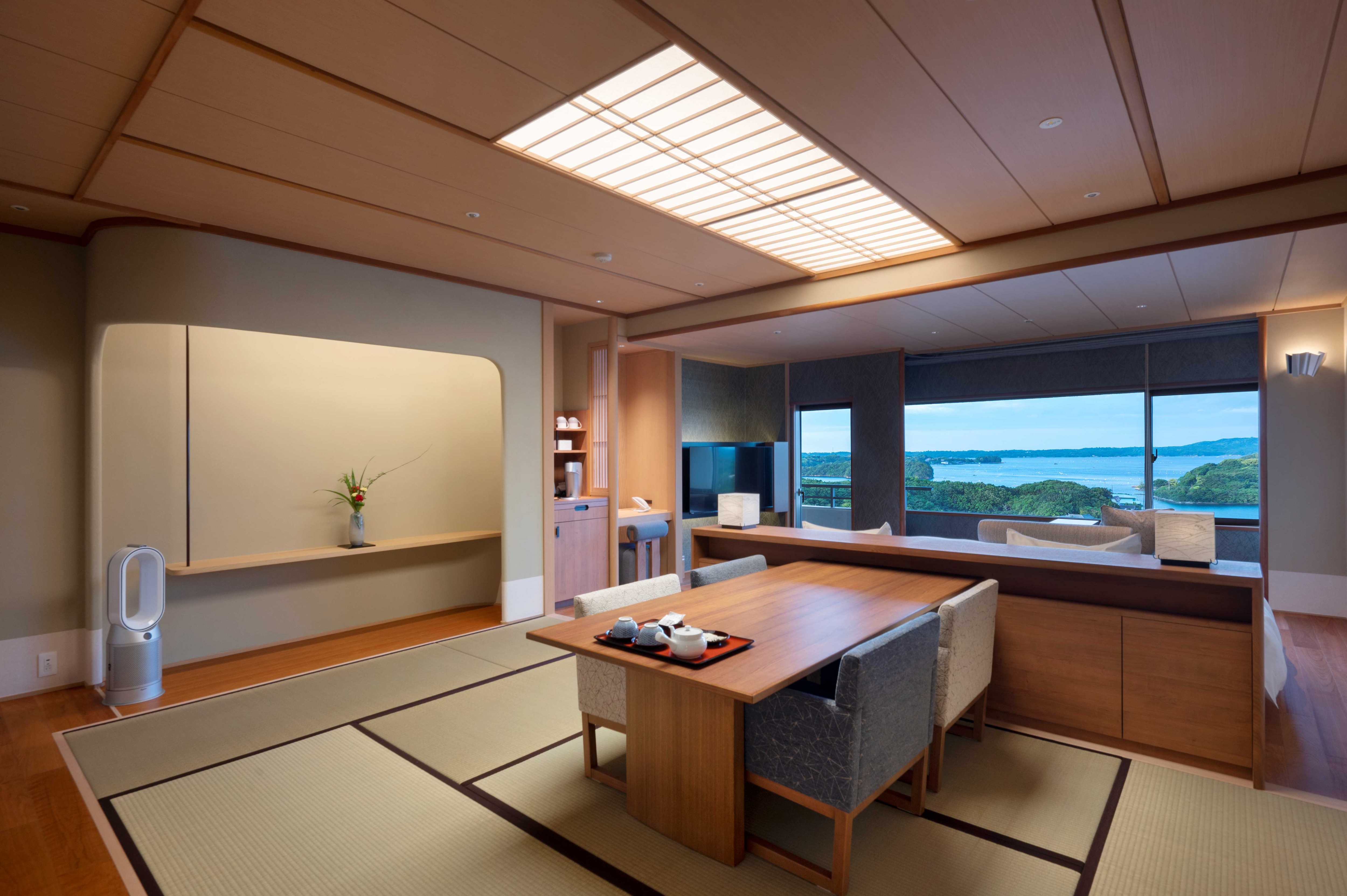 An example of a Japanese-style room with a bed on the special floor "Suikei"