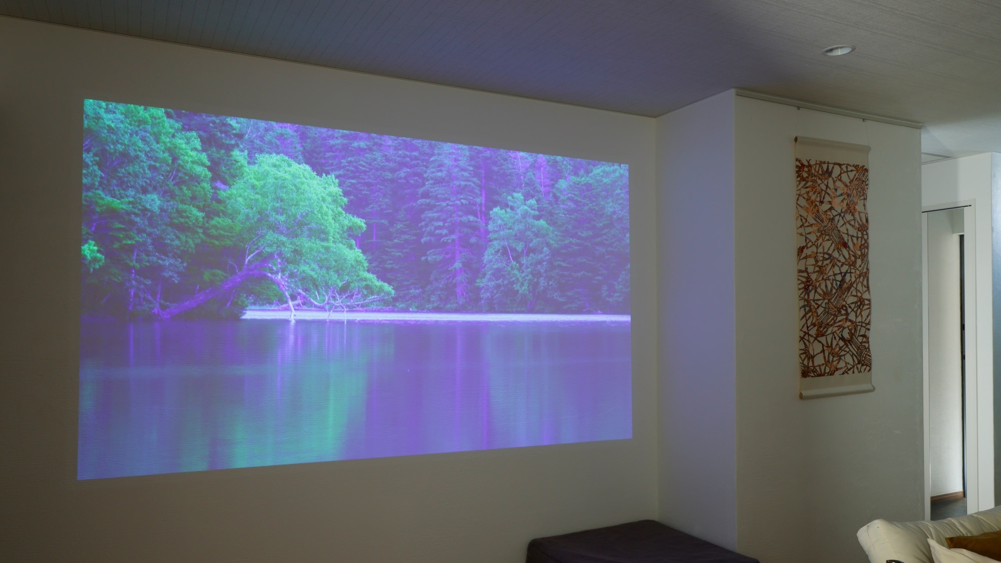 ■ You can enjoy your favorite videos on a large screen with the popIn Aladdin projector.