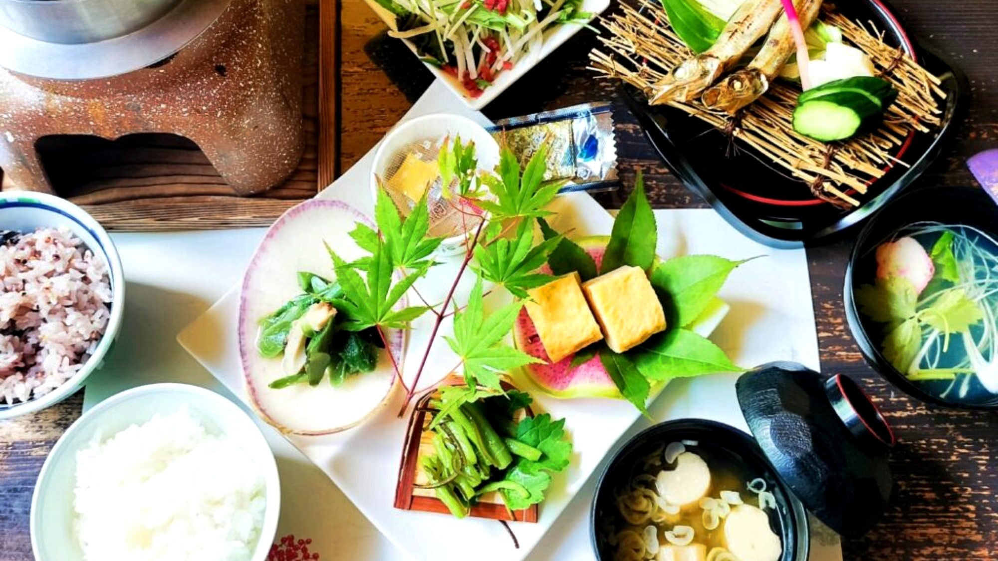 *Example of breakfast: A colorful Japanese set meal made with ingredients grown by local producers.