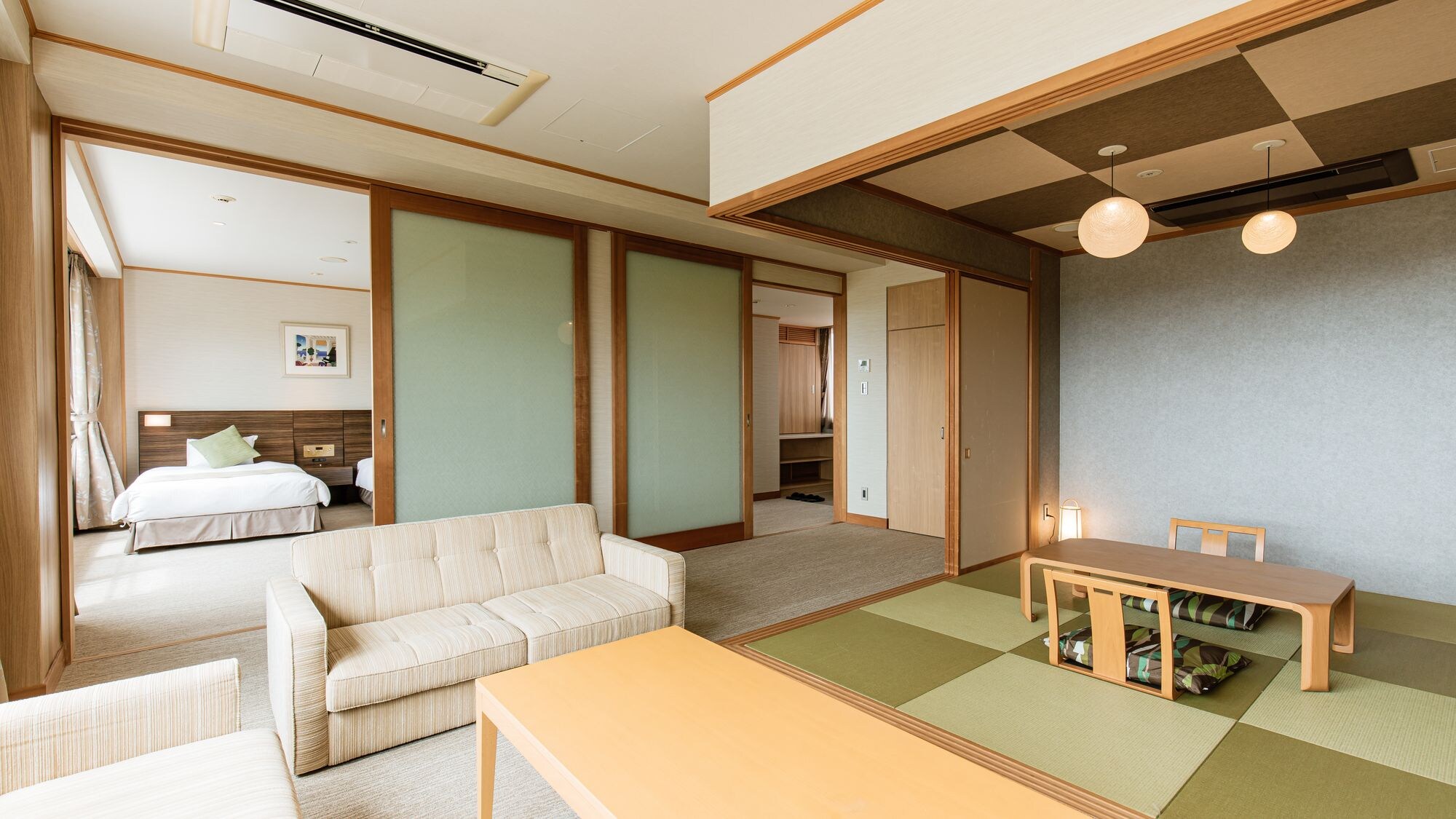 Deluxe Japanese-Western room with view bath [80 square meters] A luxurious space with a view of Ise Bay below