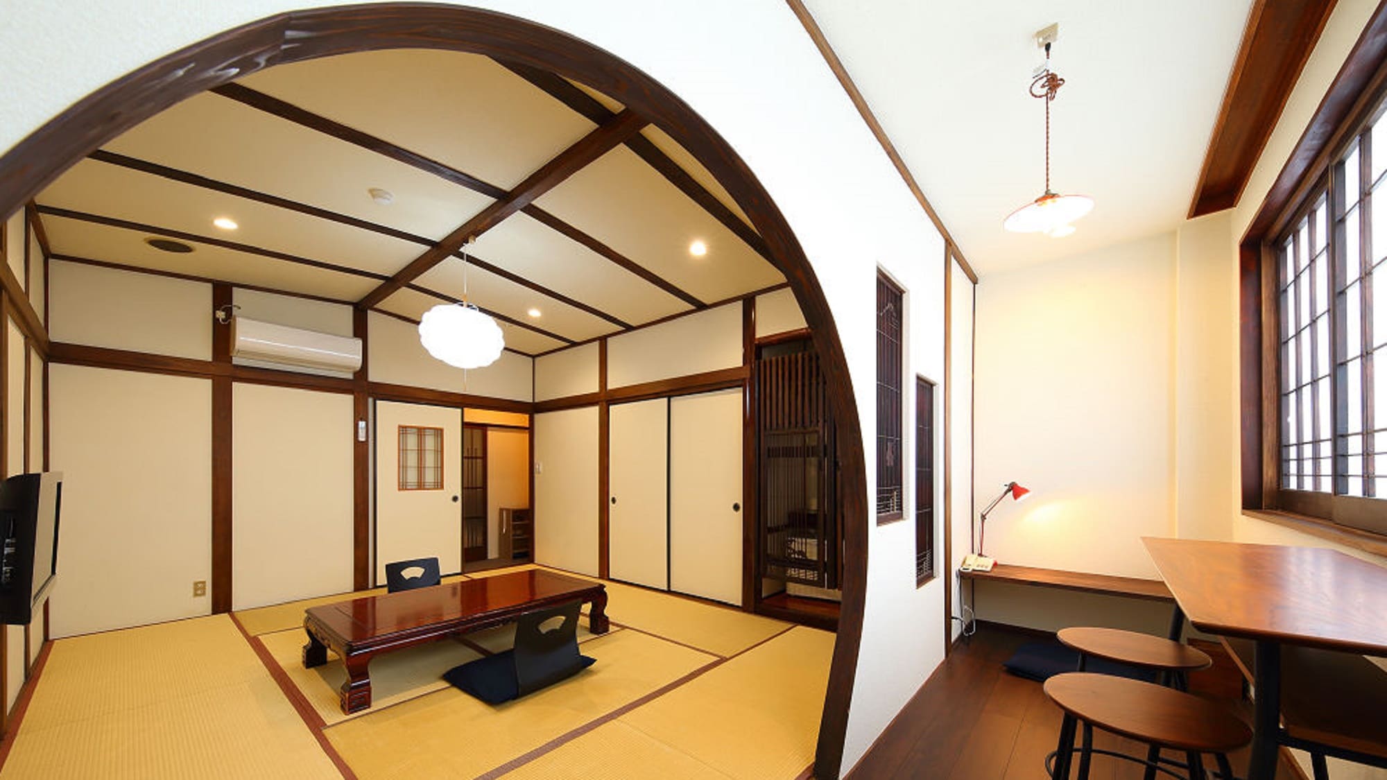 ☆ [Non-smoking] Modern Japanese-style room, 10 tatami mats ~Renovated in 2017~ [Free wifi]