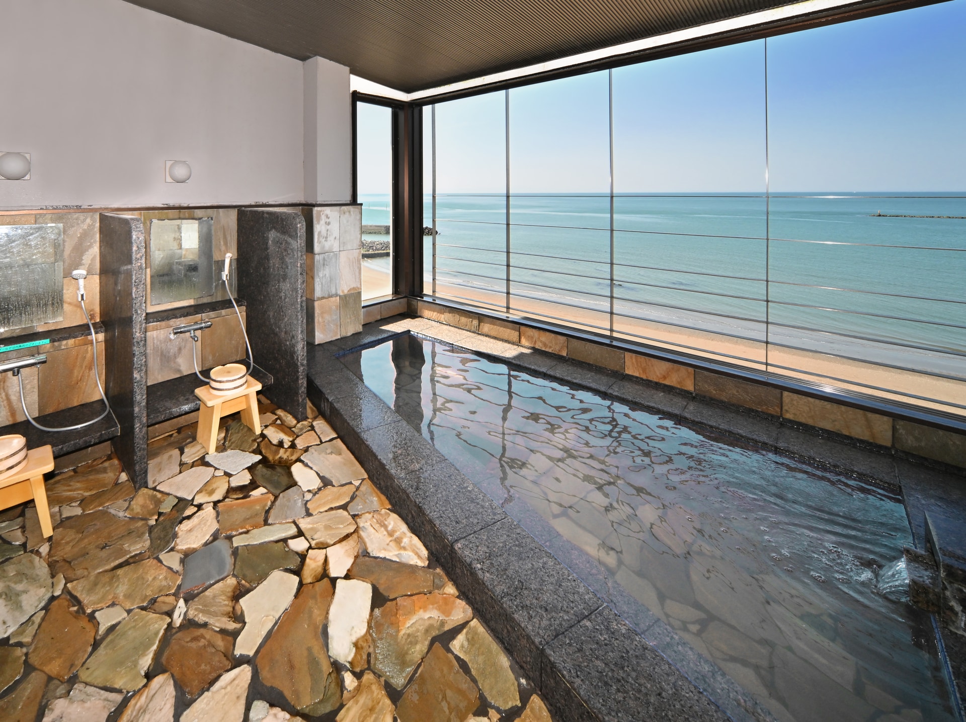 Open-air observation bath