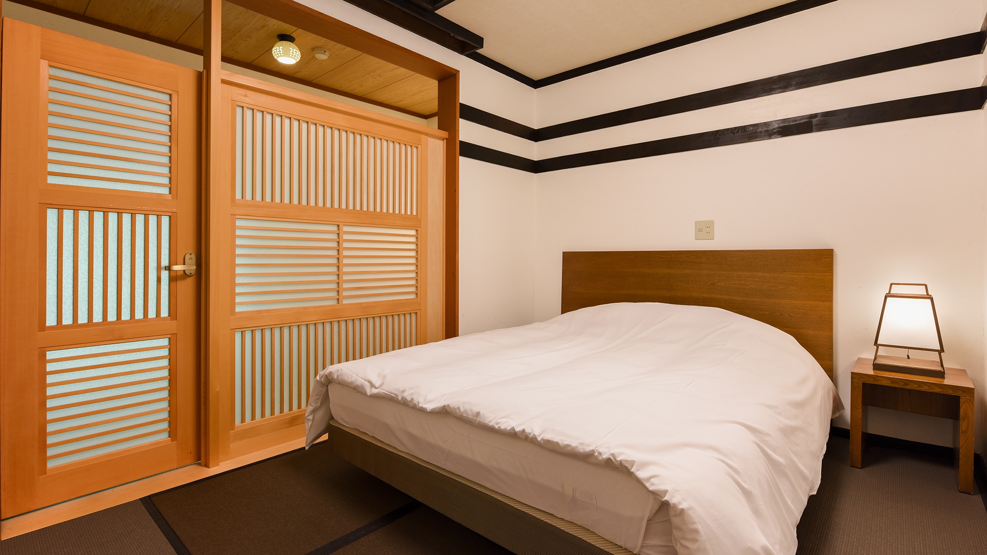 *VIP room/Bedroom with one Simmons queen-size bed