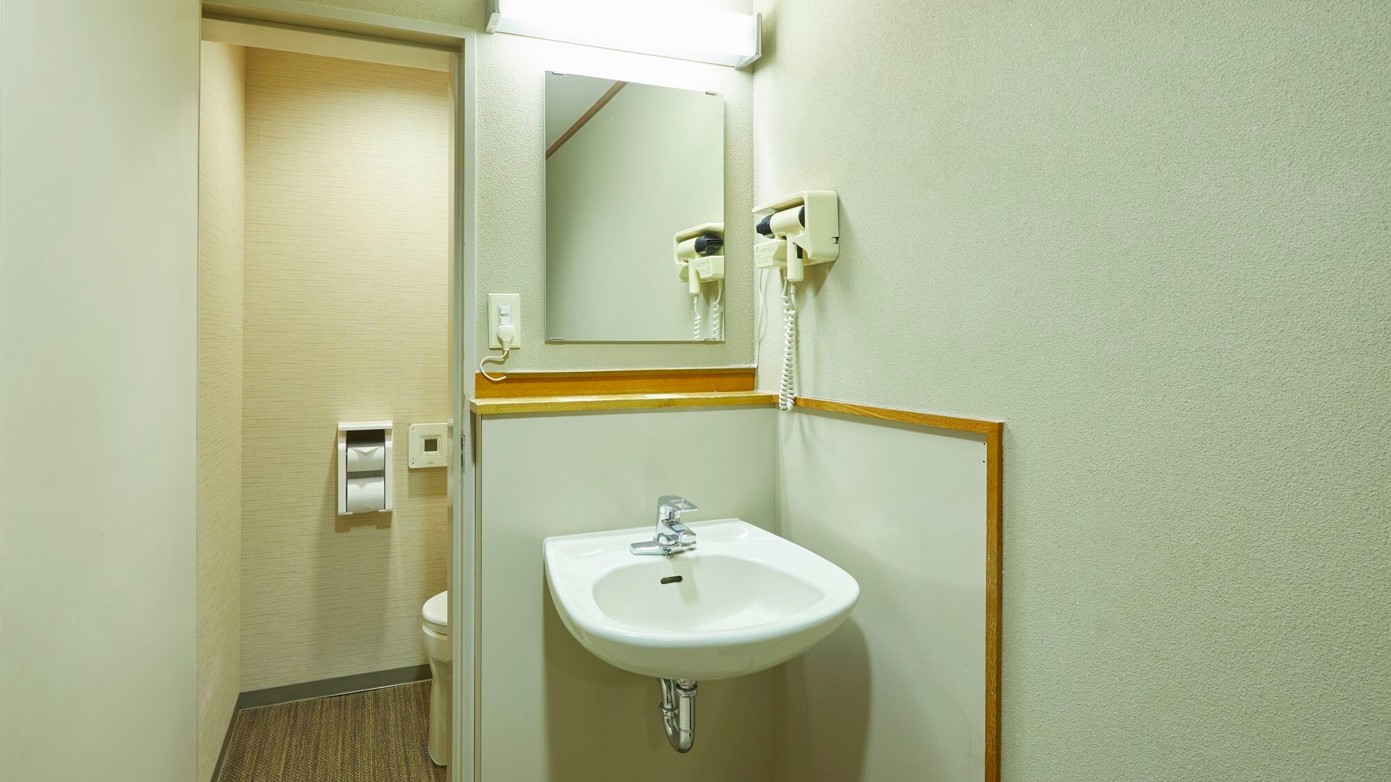 ห้องพักแบบญี่ปุ่น (10 เสื่อทาทามิ) / ห้องน้ำ