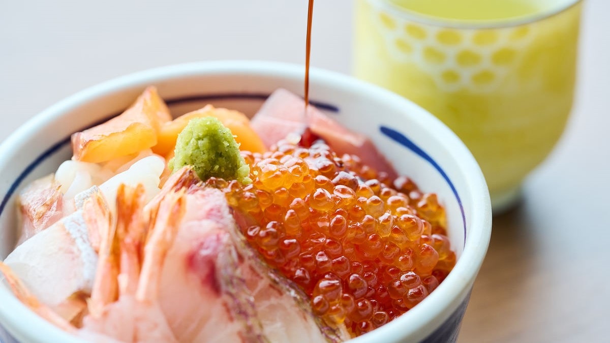 [Breakfast] Enjoy plenty of seafood from the morning! Please make my own rice bowl