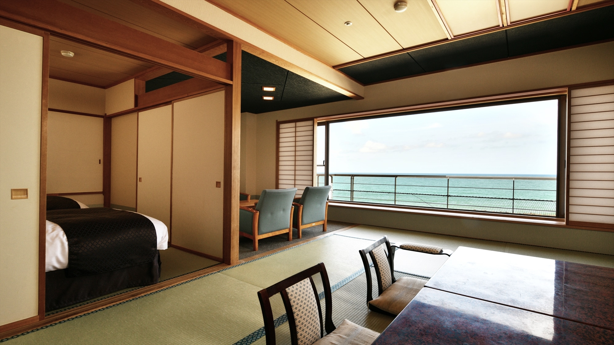 Ocean view "Soyokazekan" corner room Japanese style bedroom [Non-smoking]