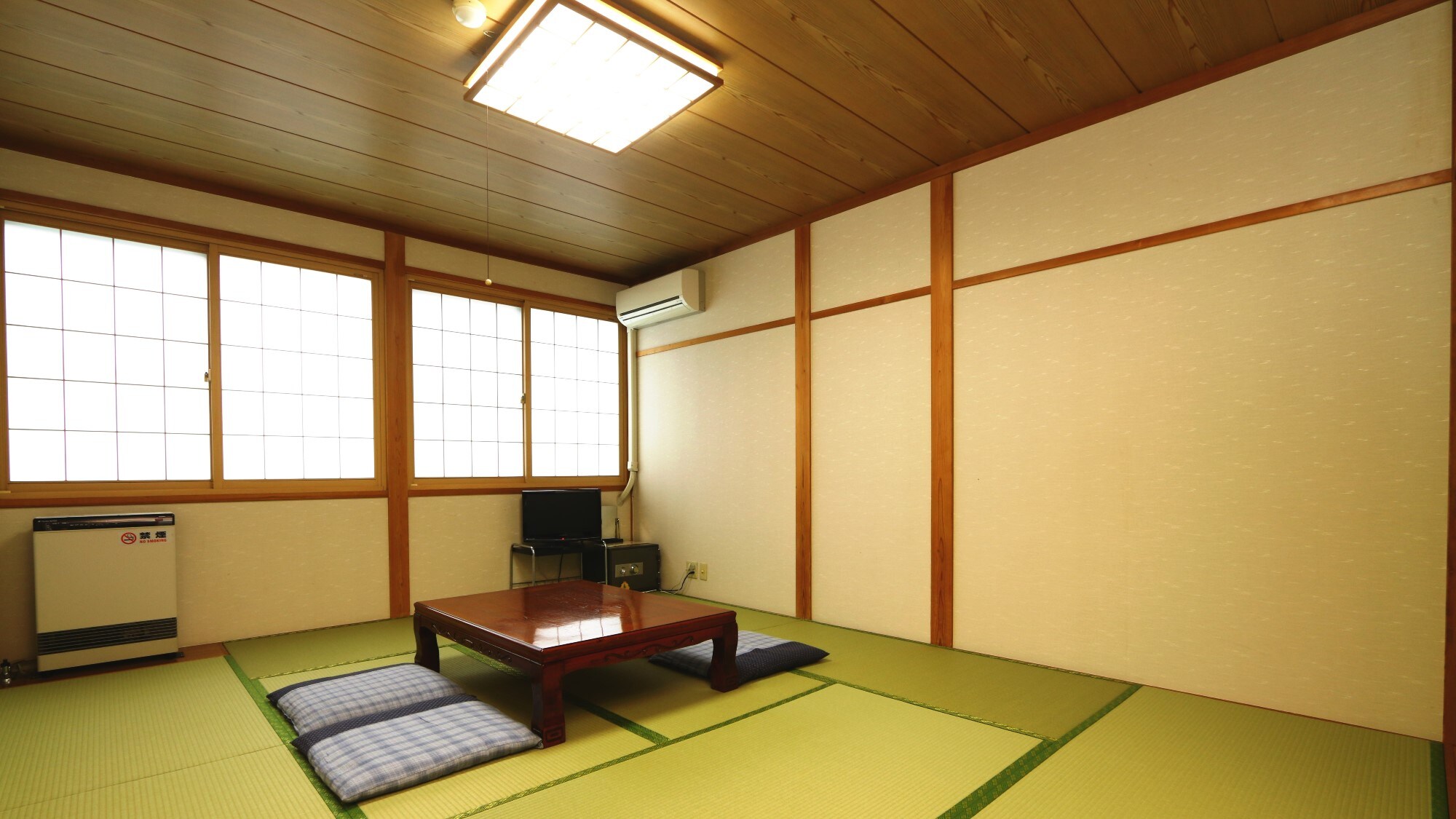 Japanese-style room with 10 tatami mats (Buna)
