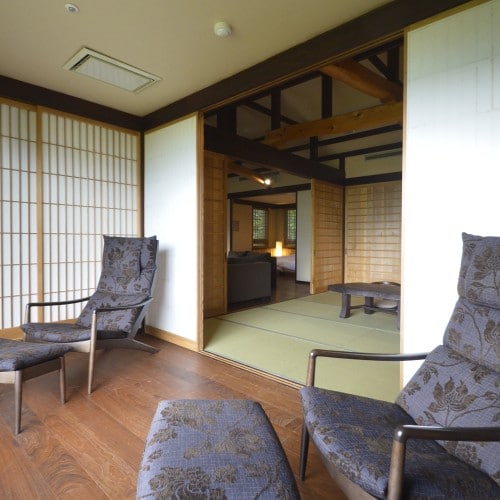 [Semi-special room] The Hakone mountain range can be seen from the window of this Japanese-style room.