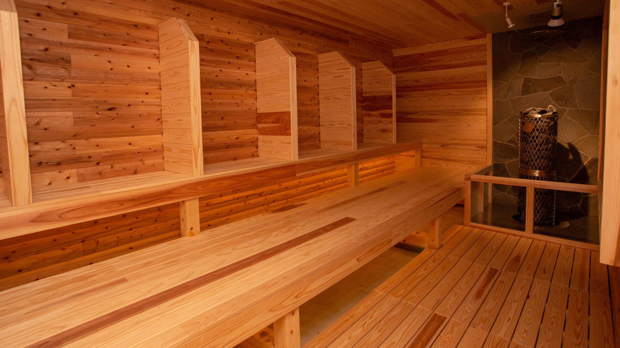 [Japan's first separate sauna] Enjoy the scent of greenery and the heat waves emanating from a Finnish-style sauna.