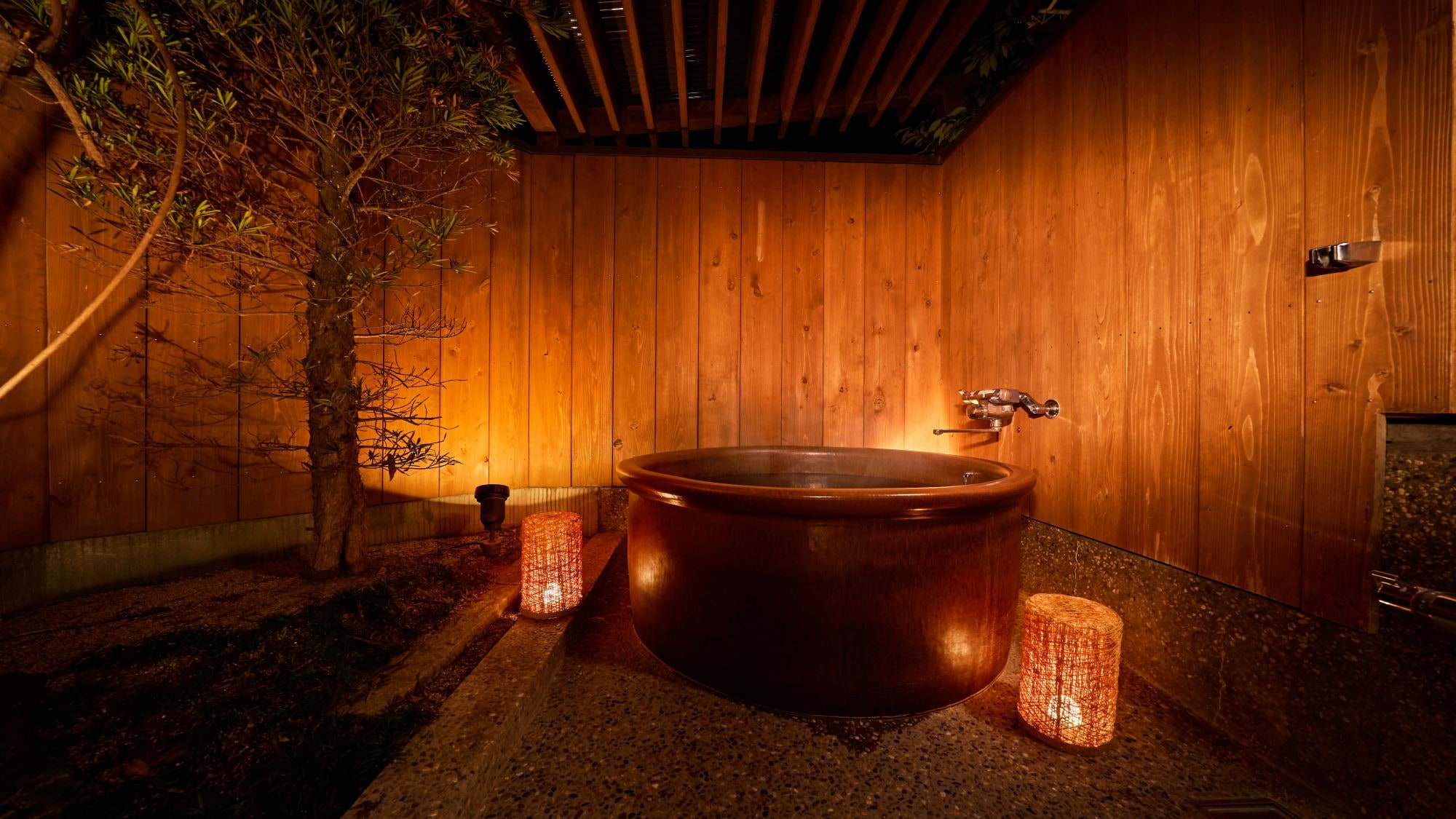 Superior Western-style room with open-air bath *An example of an open-air bath in a guest room