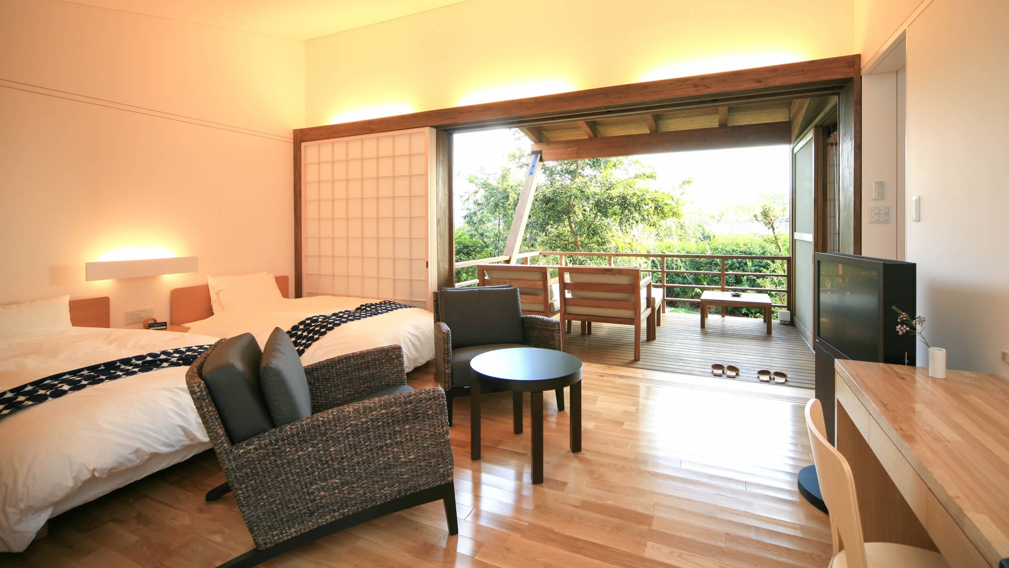 [Detached Western-style suite] The calm space is perfect for reading or chatting.