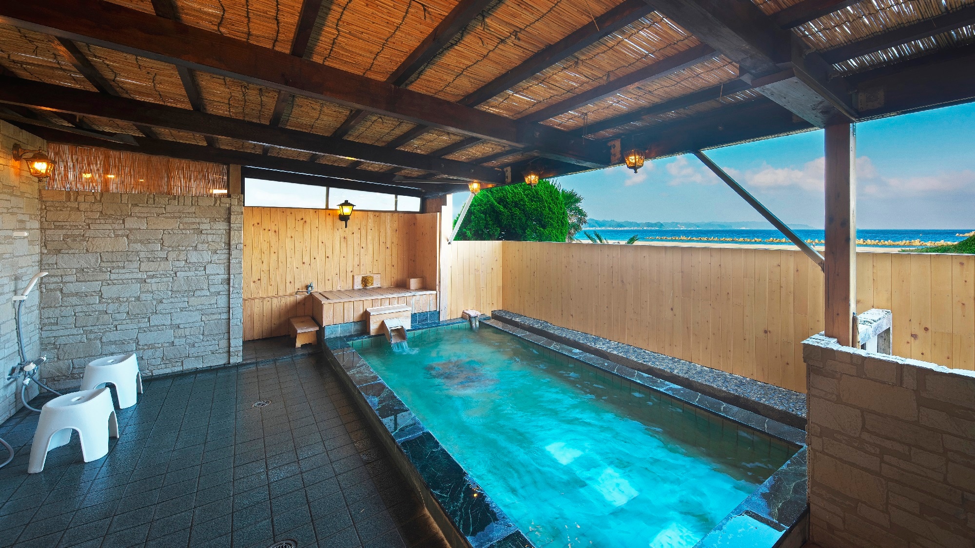 Enjoy the spectacular view of Kamogawa Onsen with the Shiosai open-air bath (1 location, men and women alternate time system)