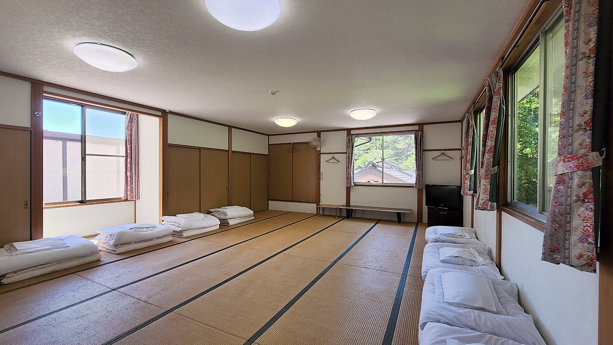 [Guest room] Japanese-style room with 24 tatami mats