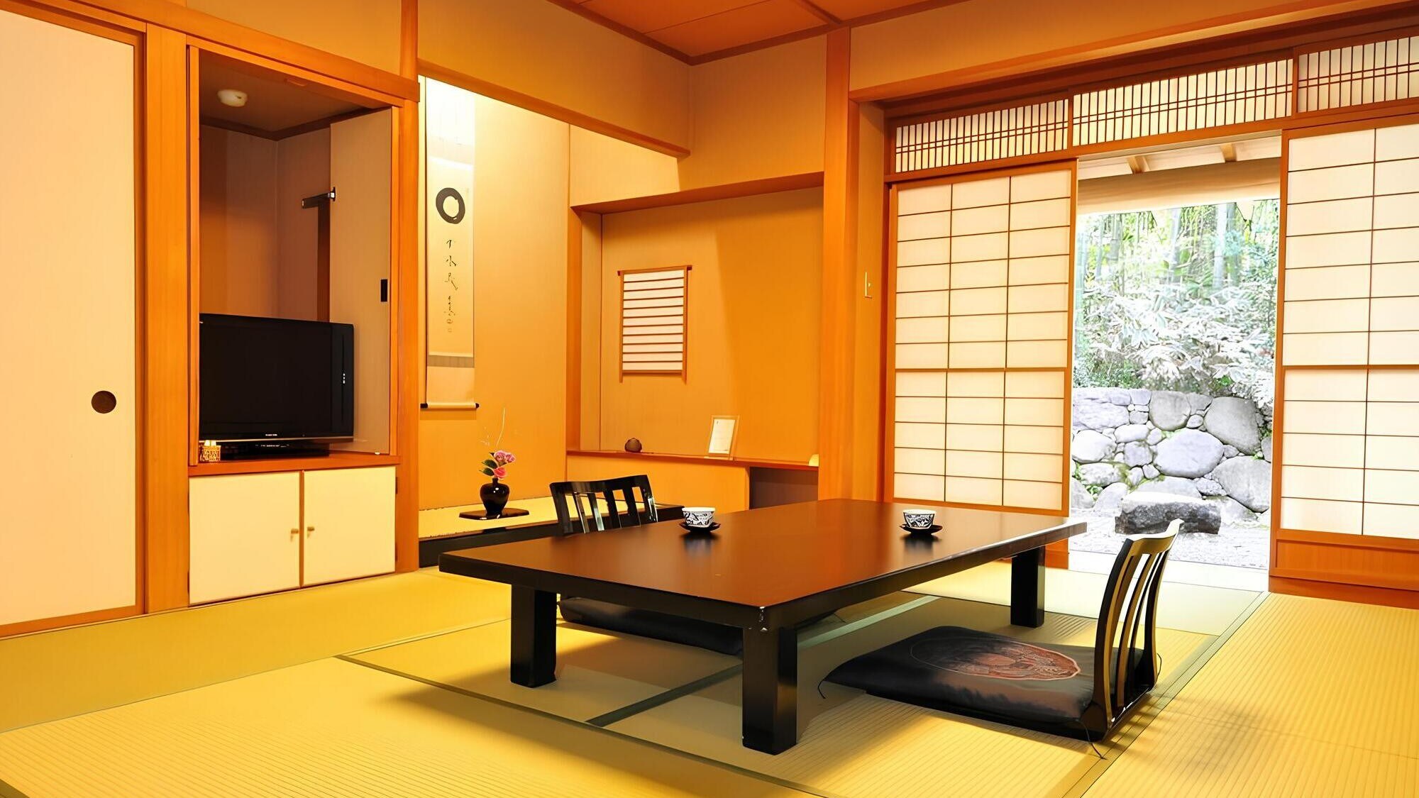 Relaxation Room Special Room Japanese-style Bedroom with Hinoki Bath