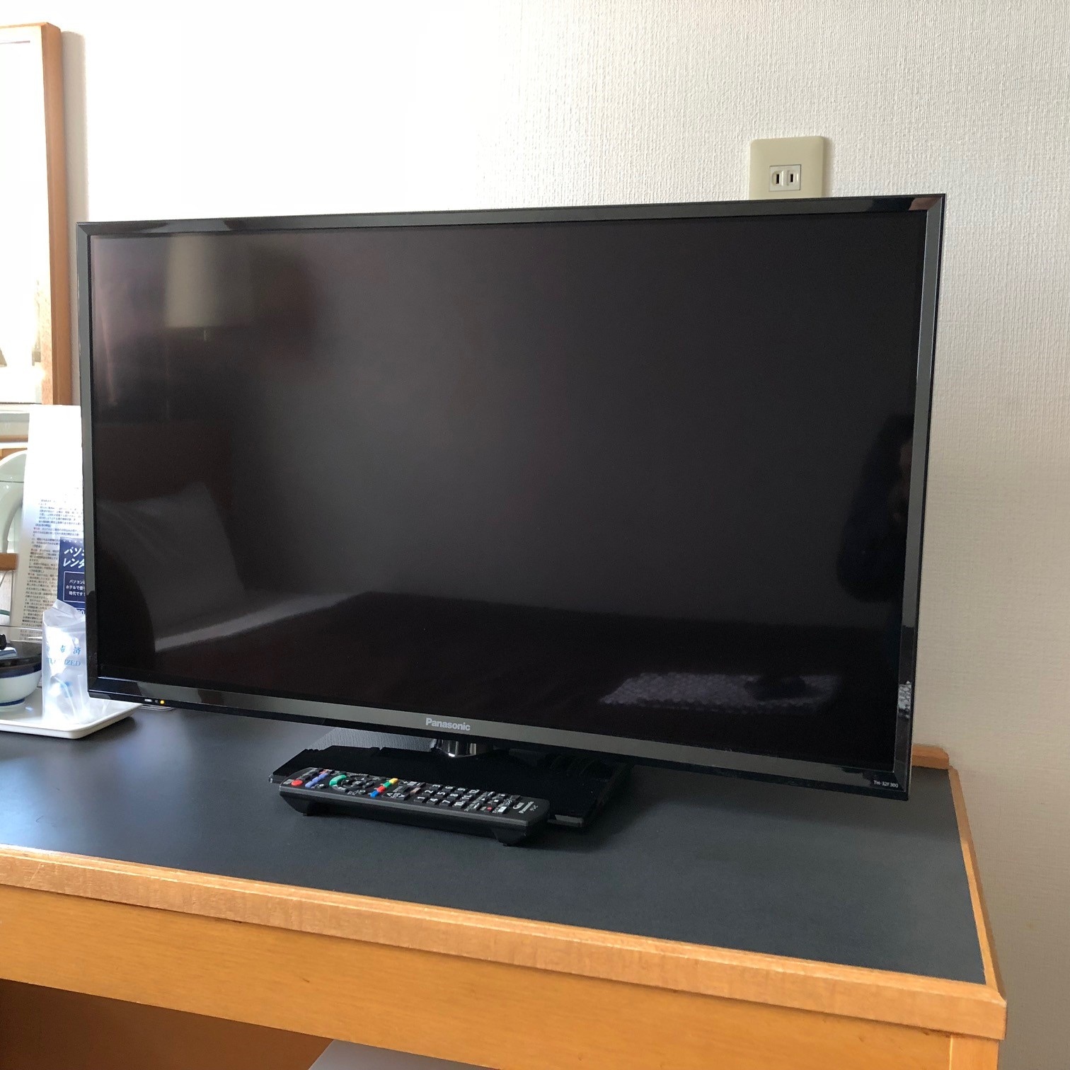 客房配有32吋松下電視。