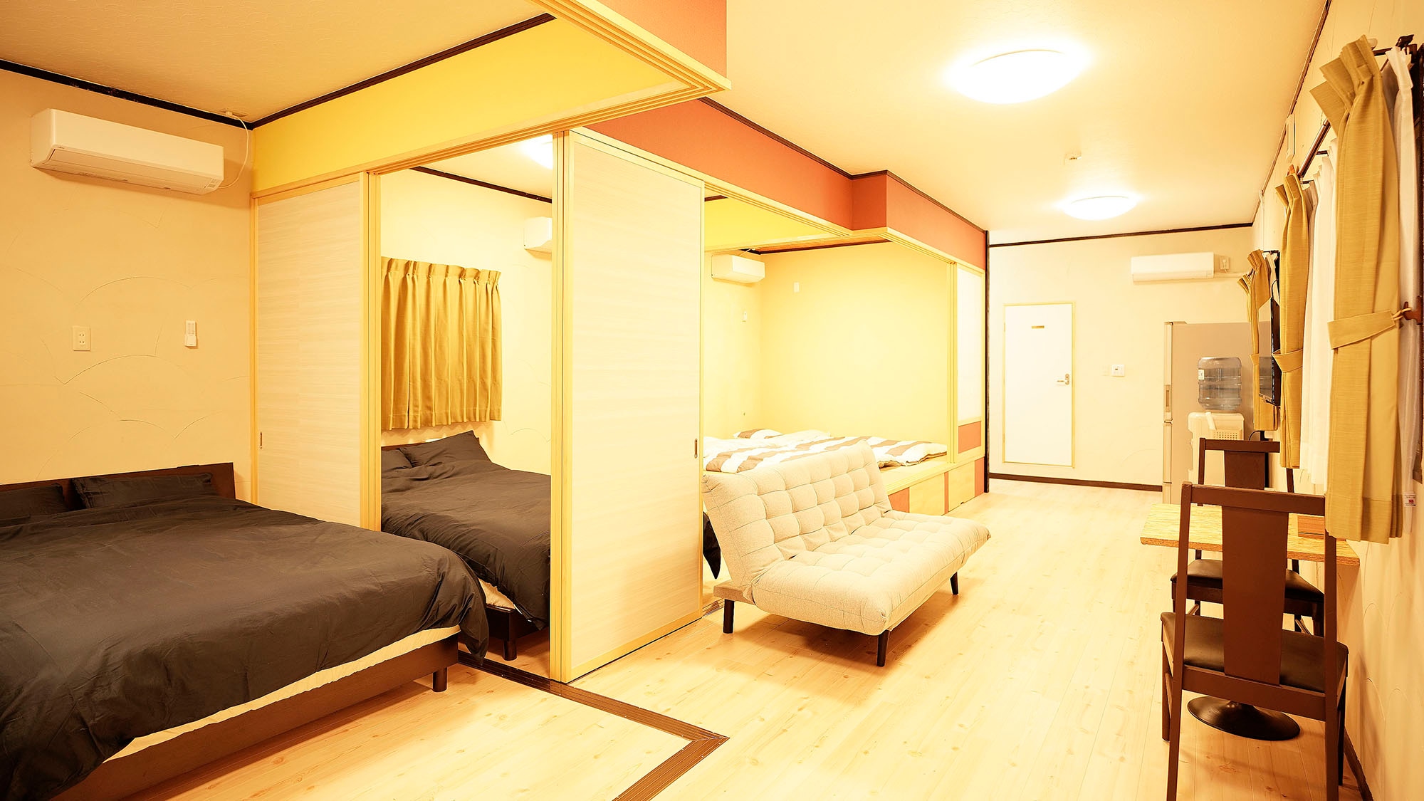 ・Room 101: Open the door and you'll find yourself in one spacious living room!