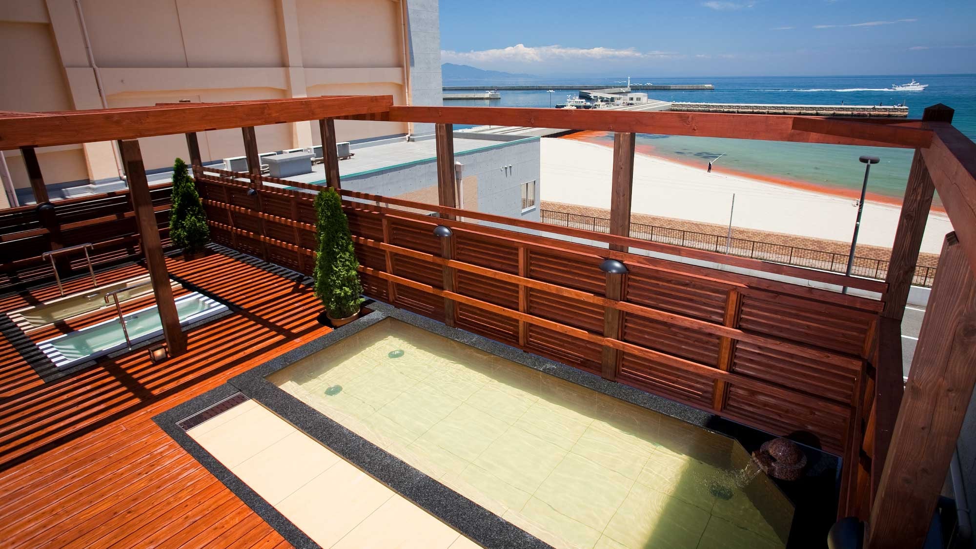 Main building “Kaigetsukan” open-air bath