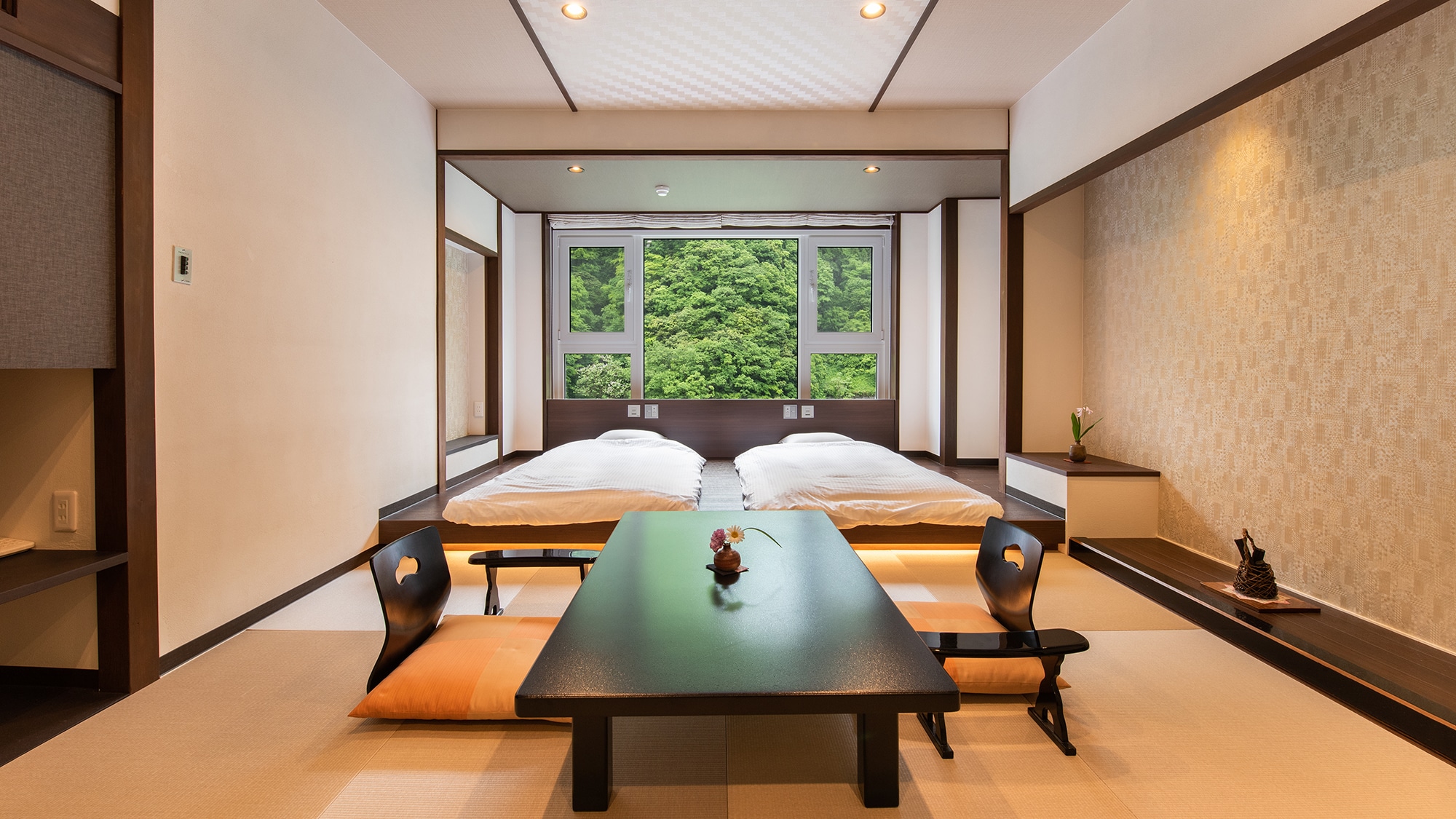 *[Modern Japanese-style room] Opened in the winter of 2014 <Low rise 4 tatami mats + 8 tatami mats>
