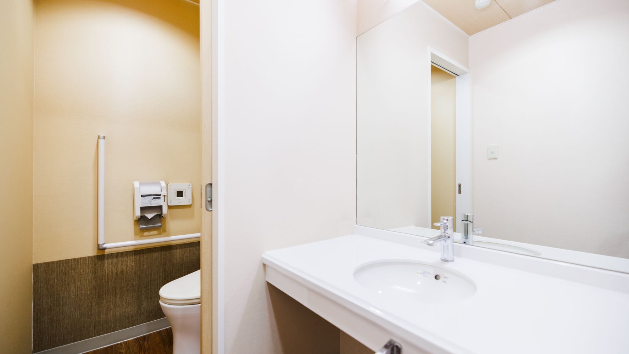 Western-style twin room/29 square meters