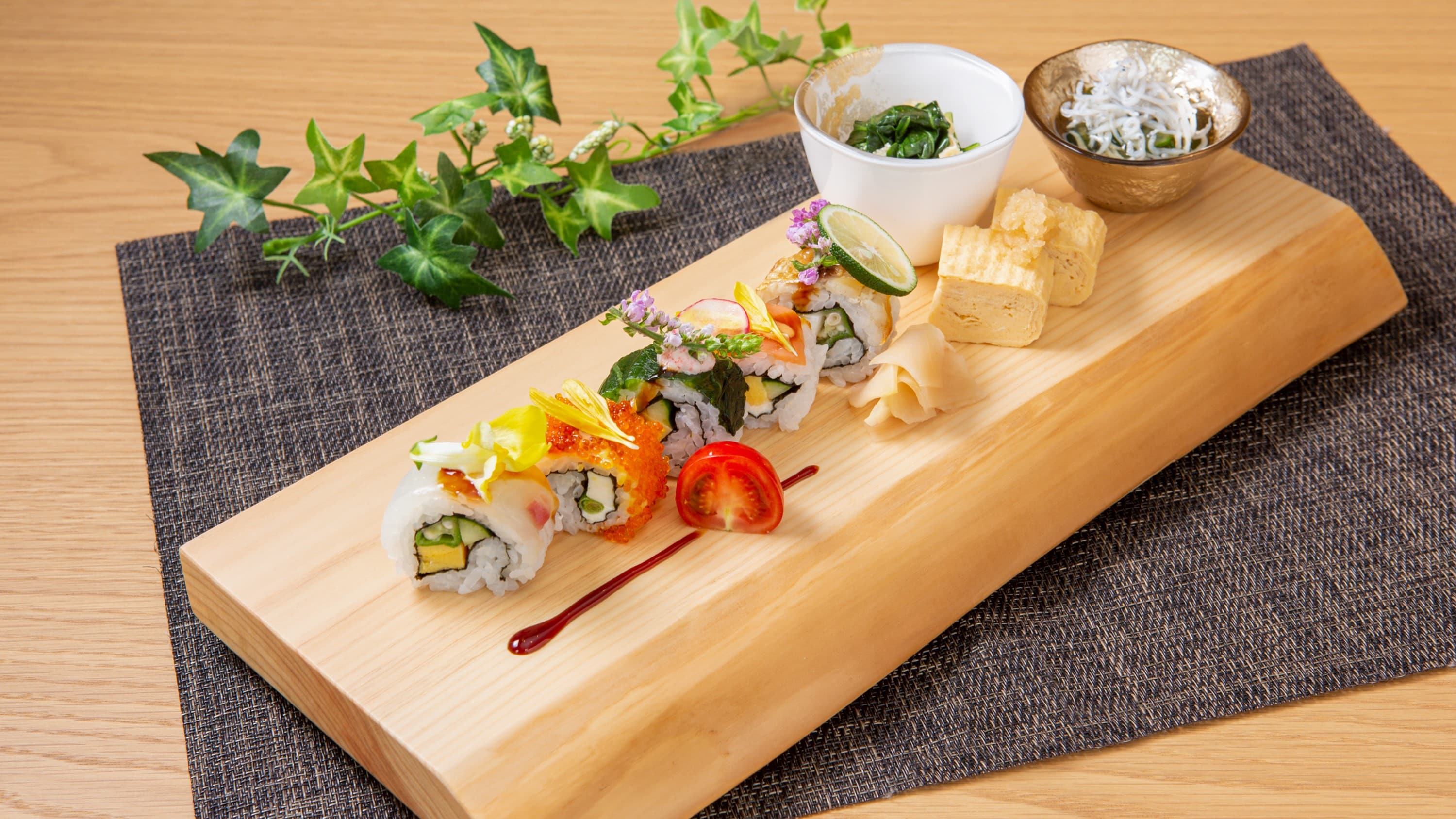 SHARI roll sushi breakfast set
