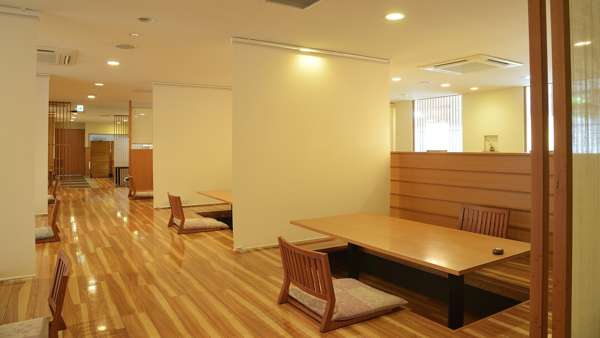 Nhà hàng Sakura - Ví dụ về chỗ ngồi nâng cao
