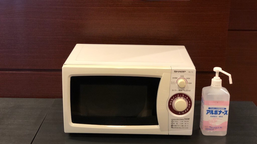 1F microwave oven