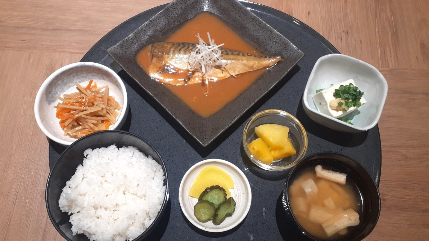 Mackerel simmered in miso set meal