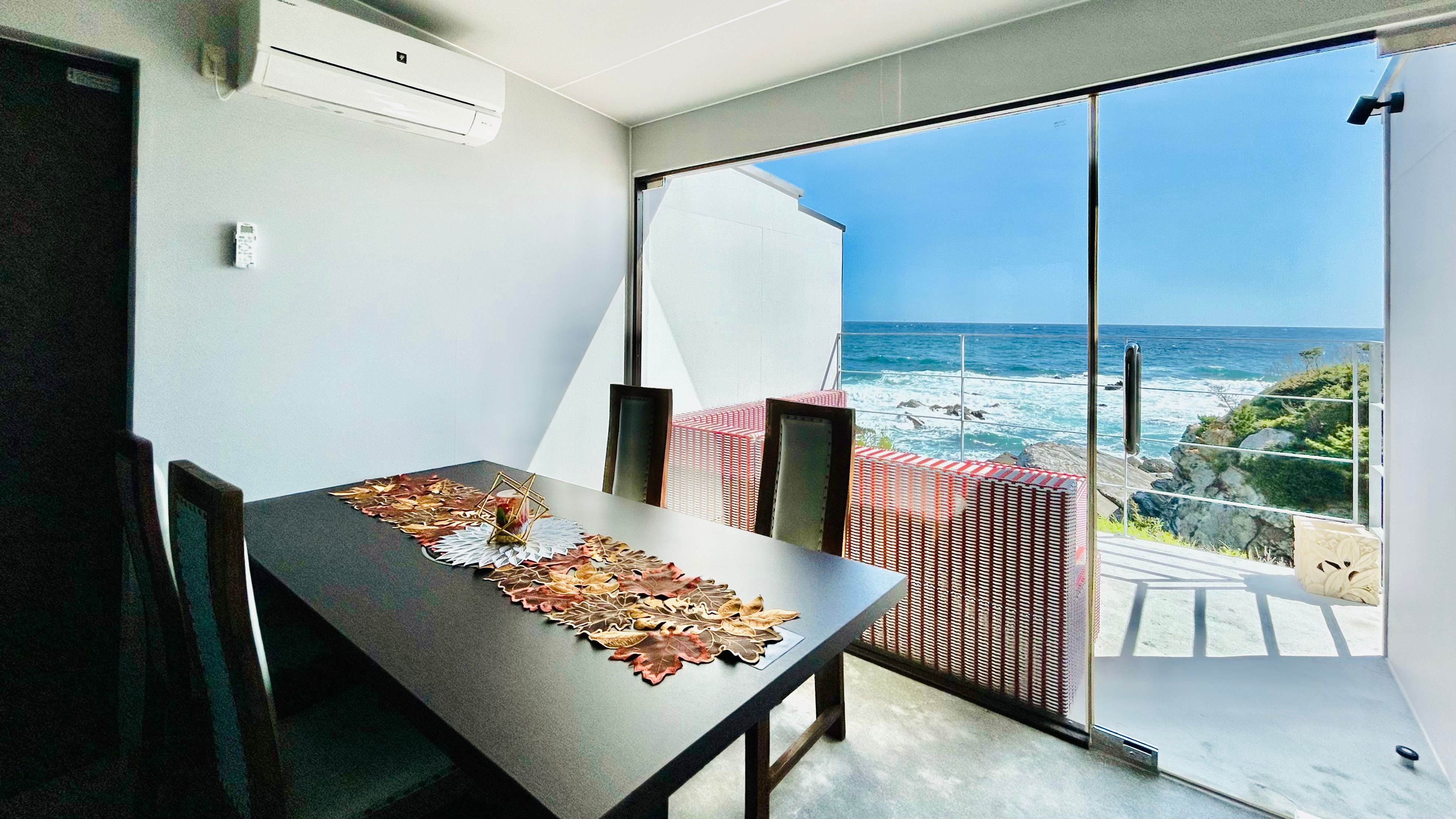 [All rooms] Terrace dining