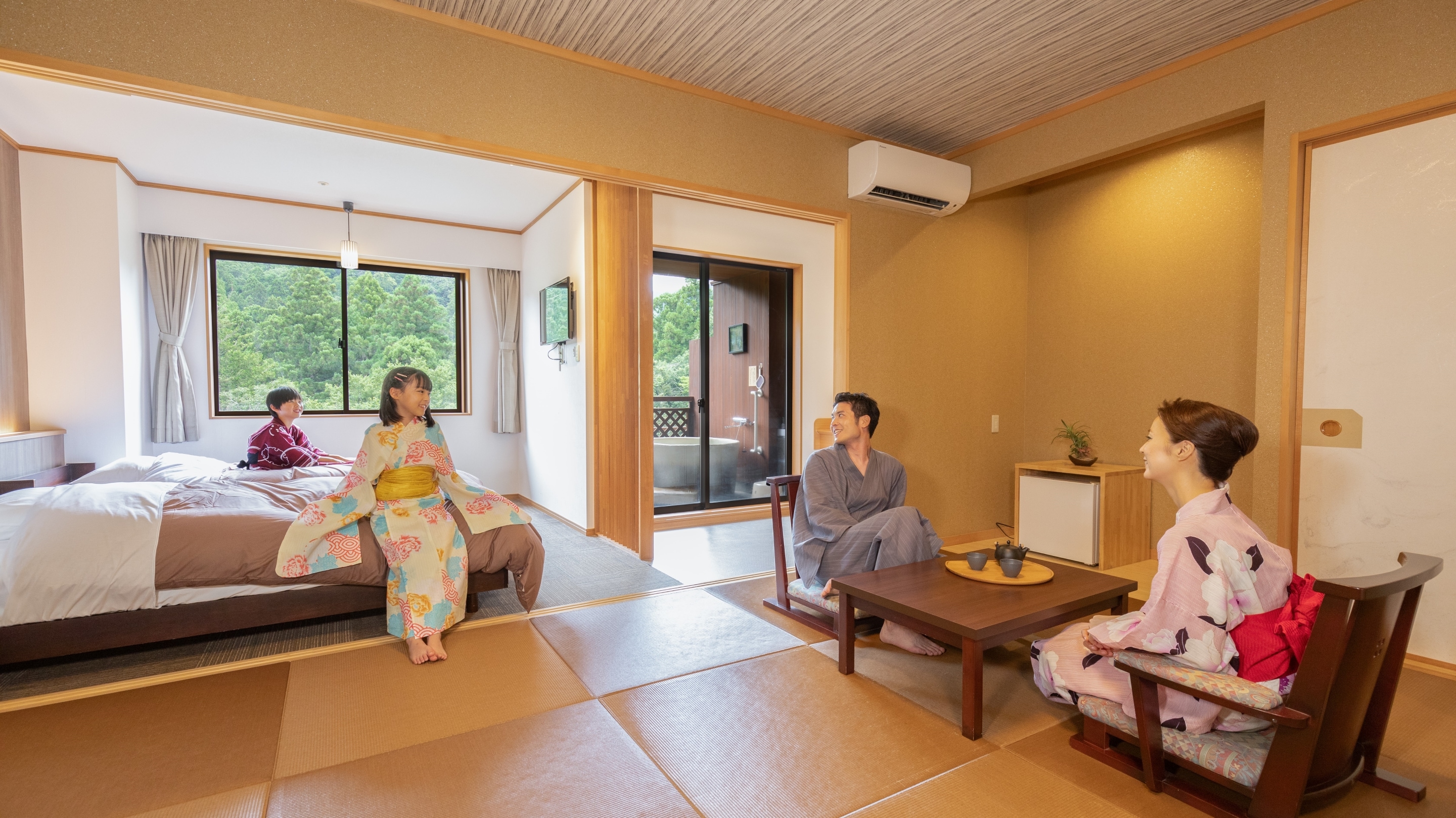 Kamar twin Superior Jepang-Barat dengan pemandian terbuka *Contoh kamar tamu/Bak mandi dalam gambar bukan sumber air panas.