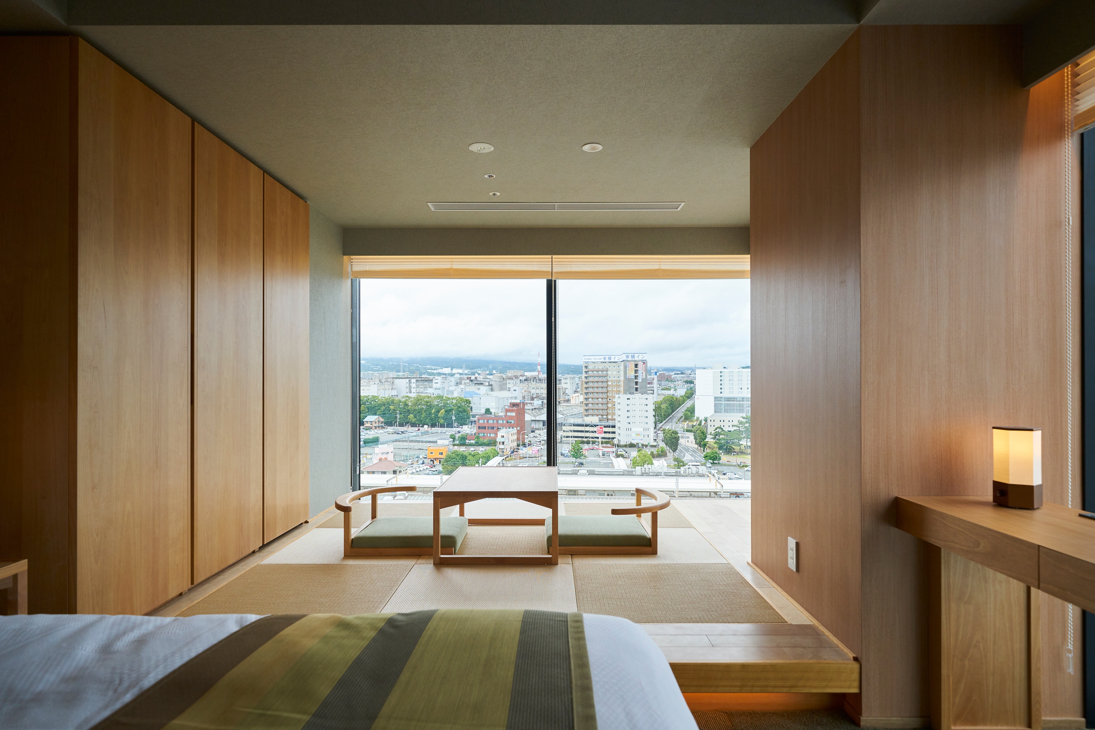 Deluxe corner Japanese-Western twin room (window side, raised tatami mat)