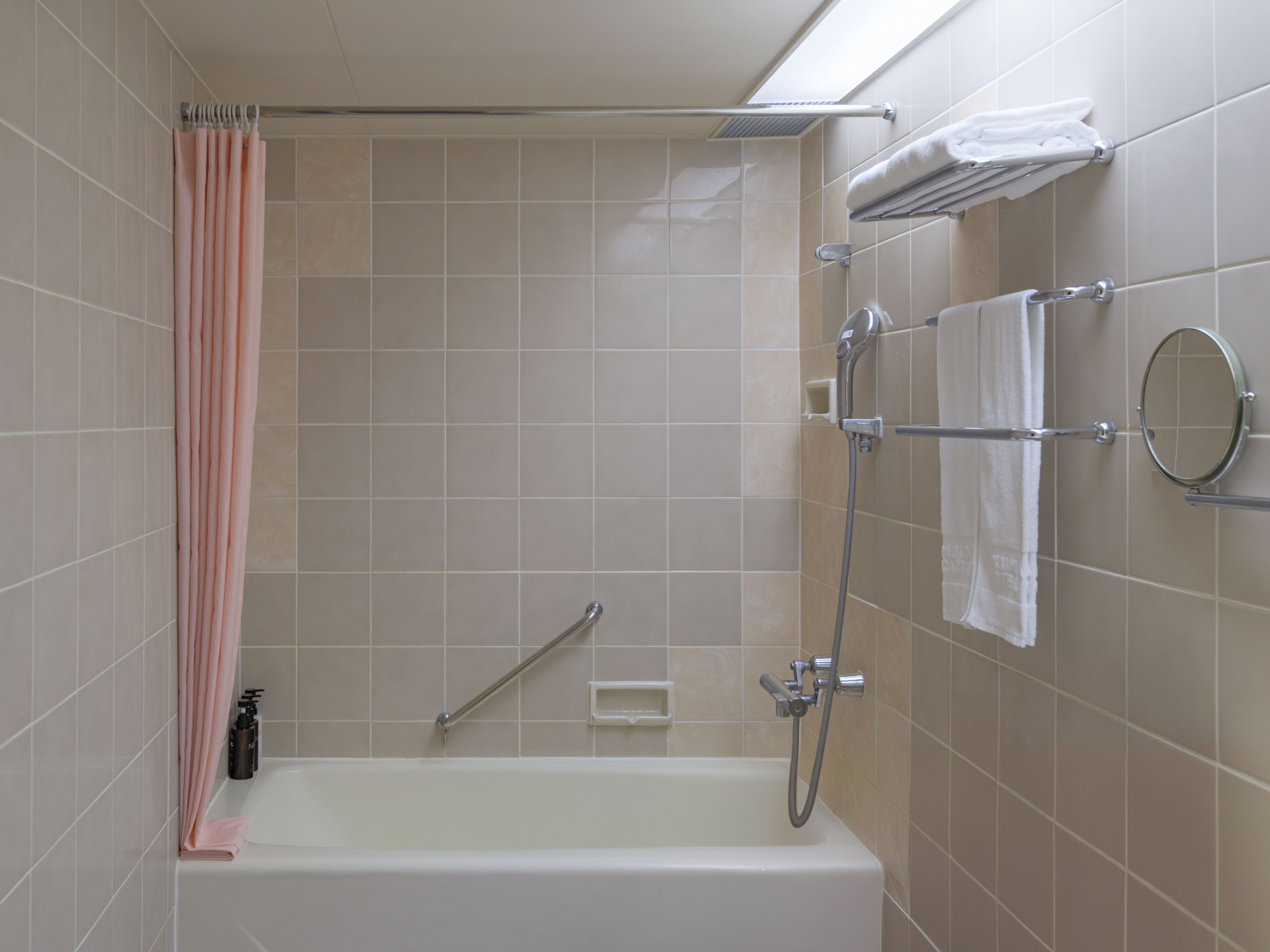 Comfort Twin Bathroom