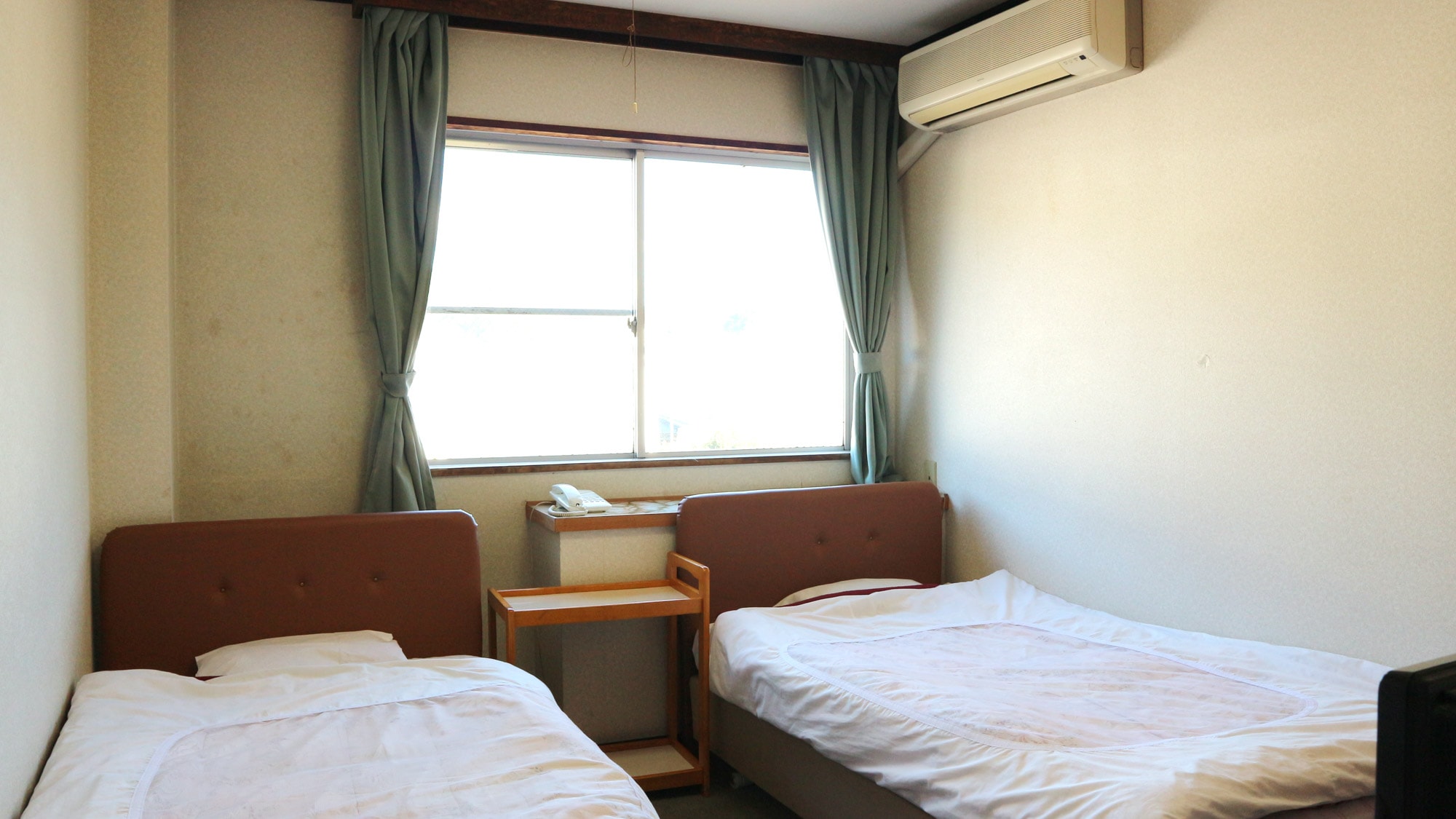 *[Example of guest room] Twin room (6 tatami mats) (with unit bath) ★ Wi-Fi available