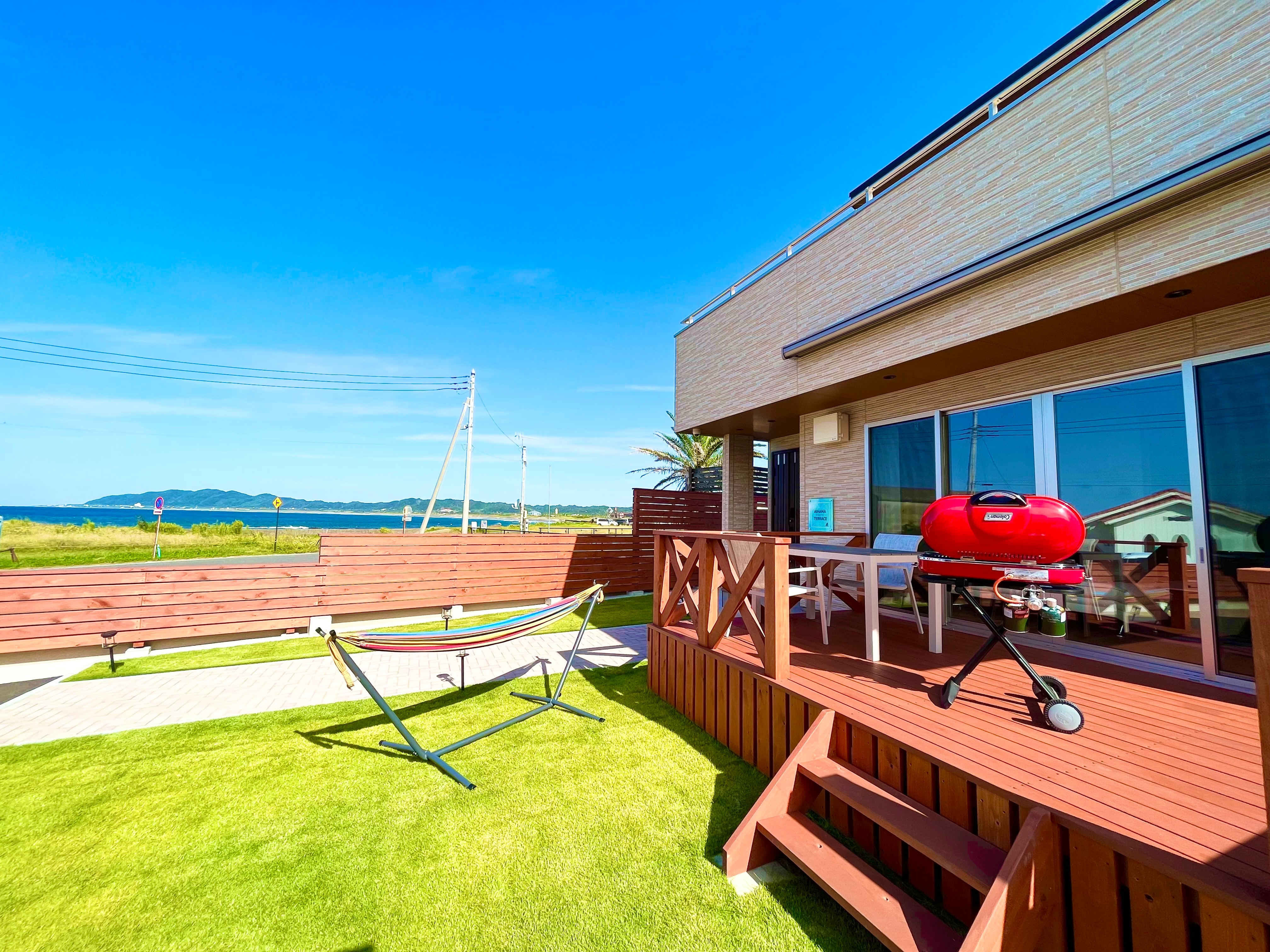 Enjoy a BBQ while looking out at the spectacular beach.